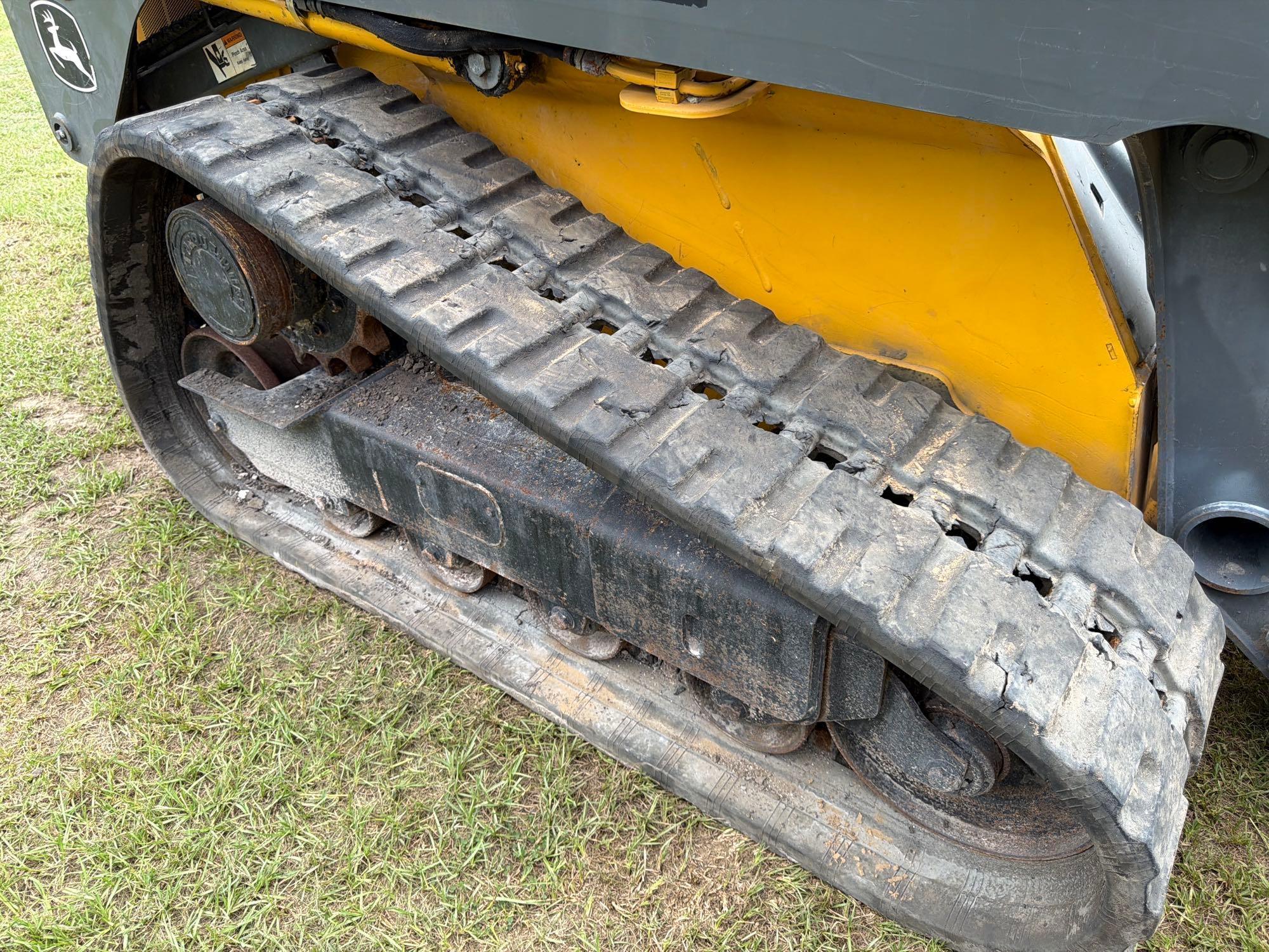 John Deere 323D
