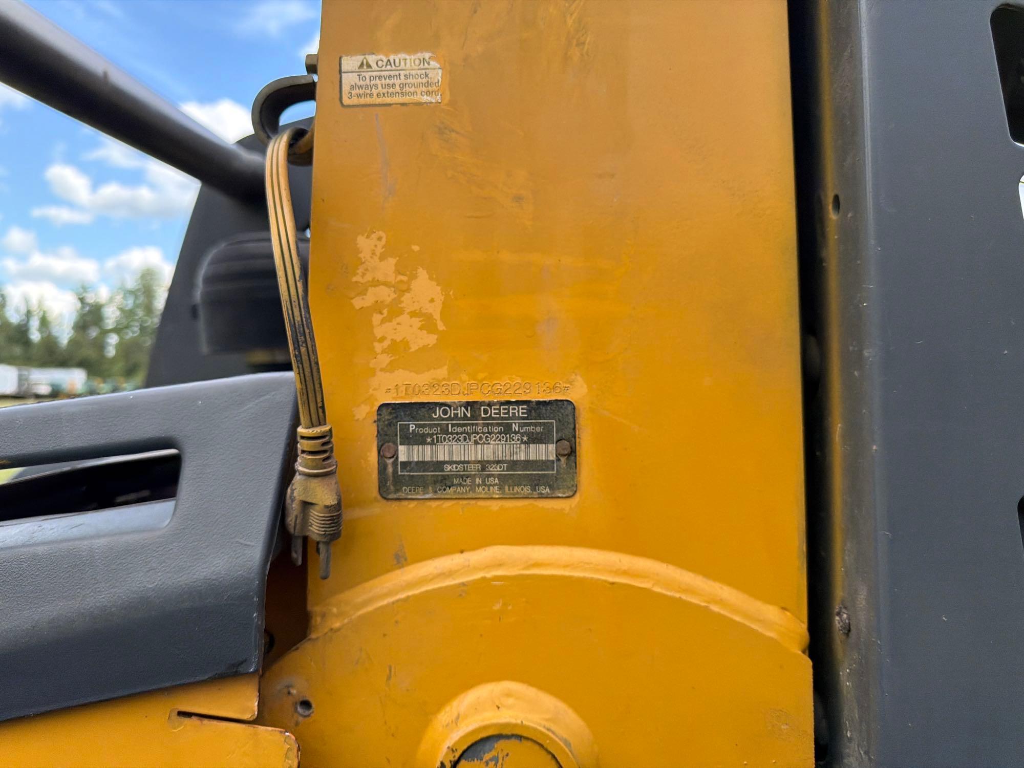 John Deere 323D