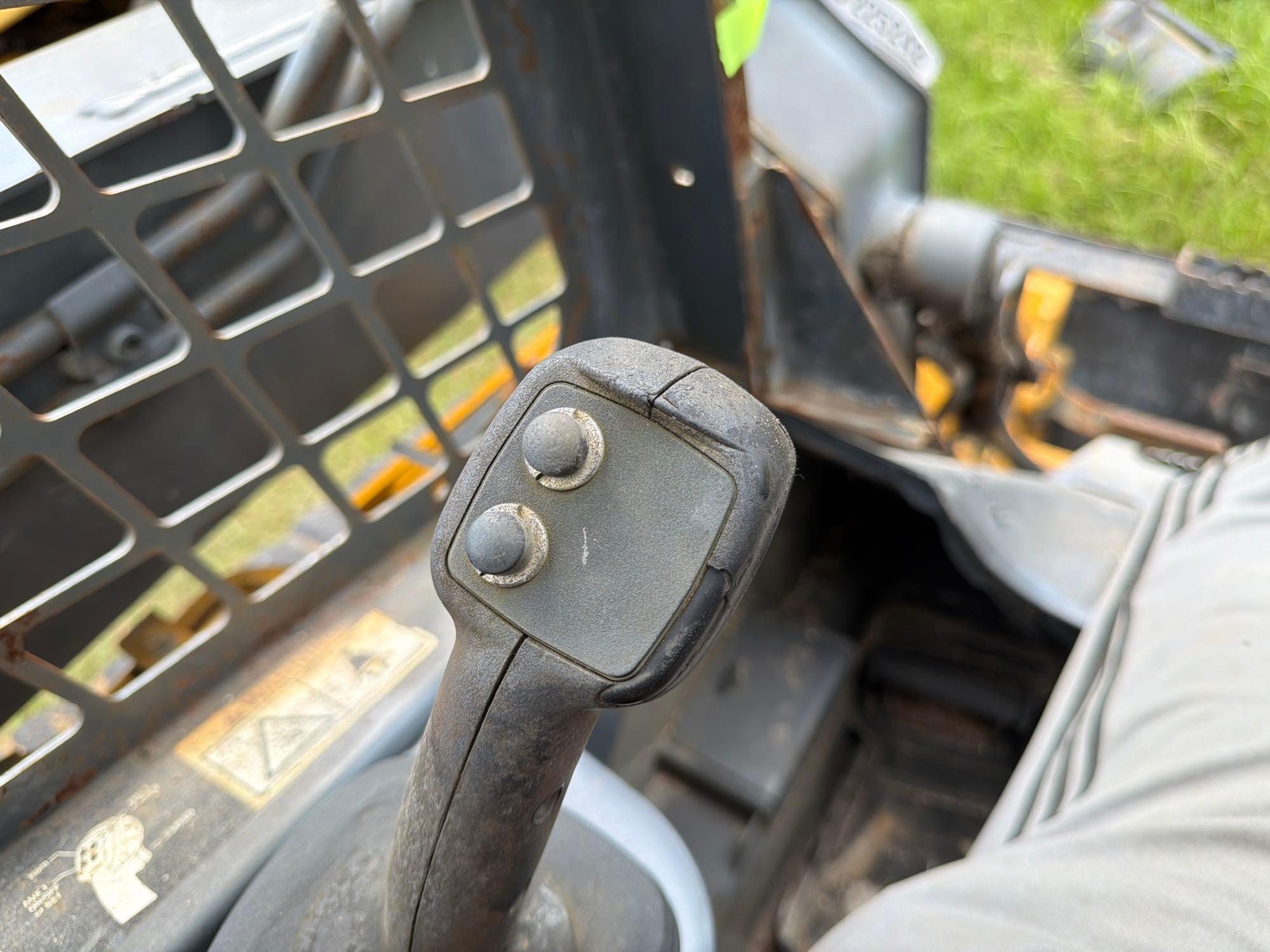 John Deere 323D
