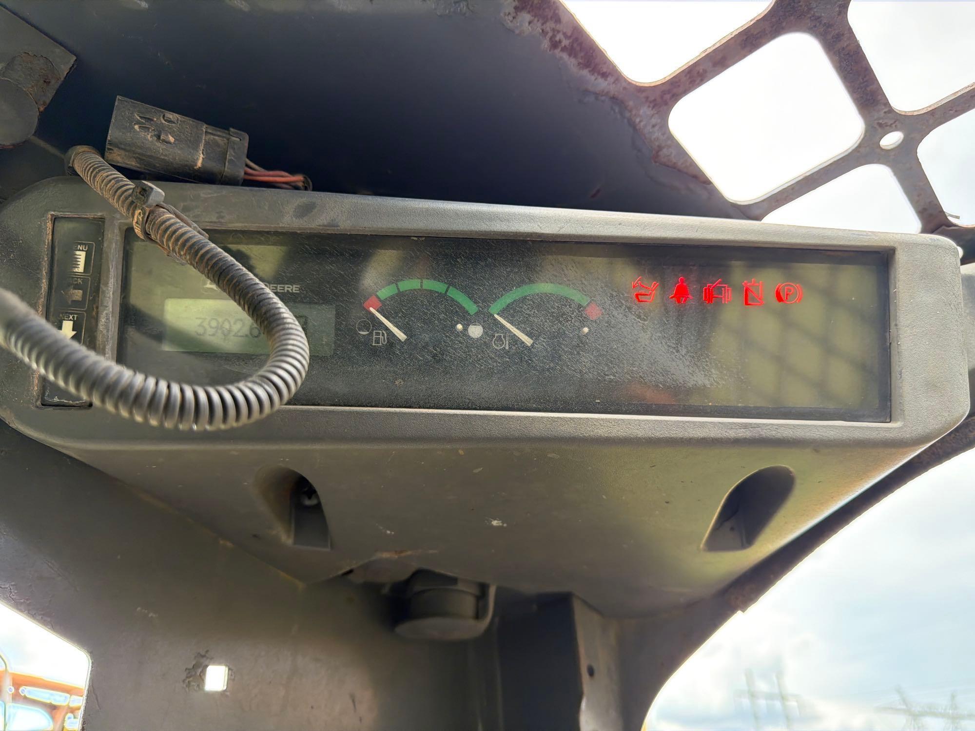 John Deere 323D