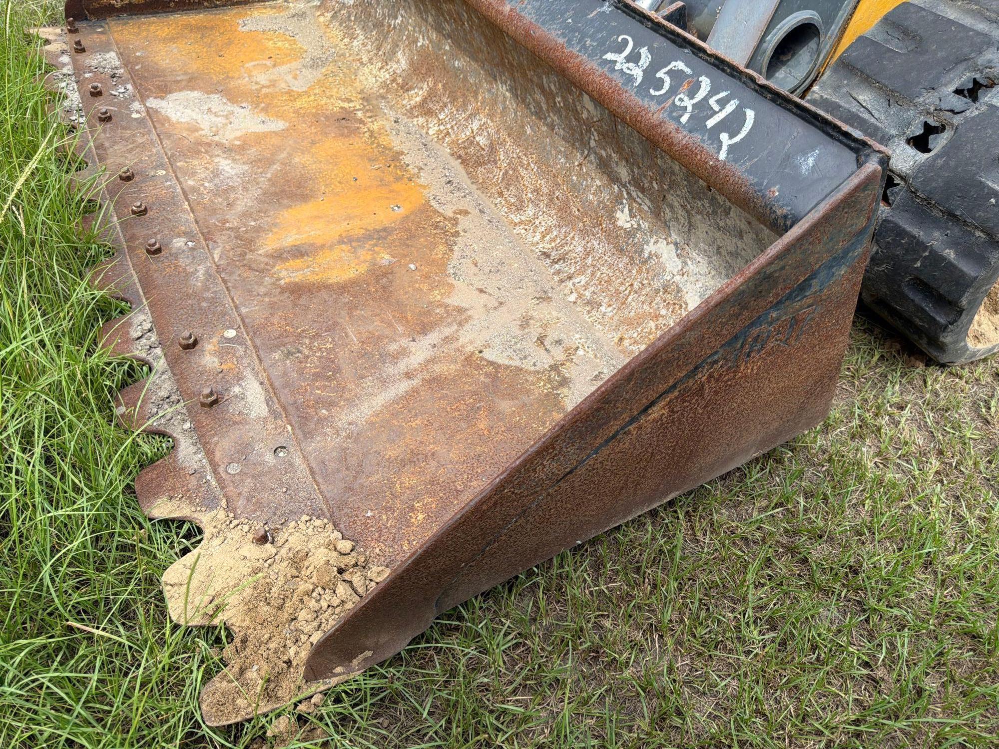 John Deere 323D
