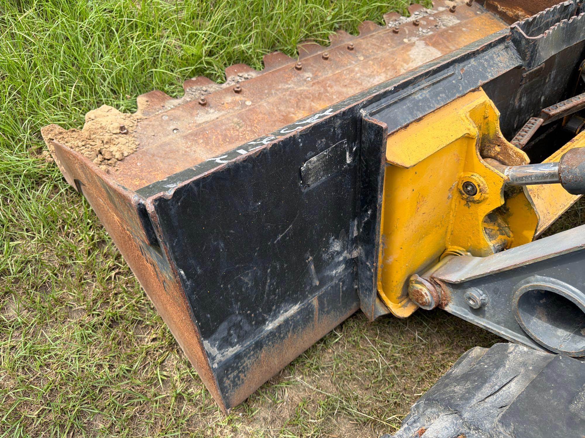 John Deere 323D