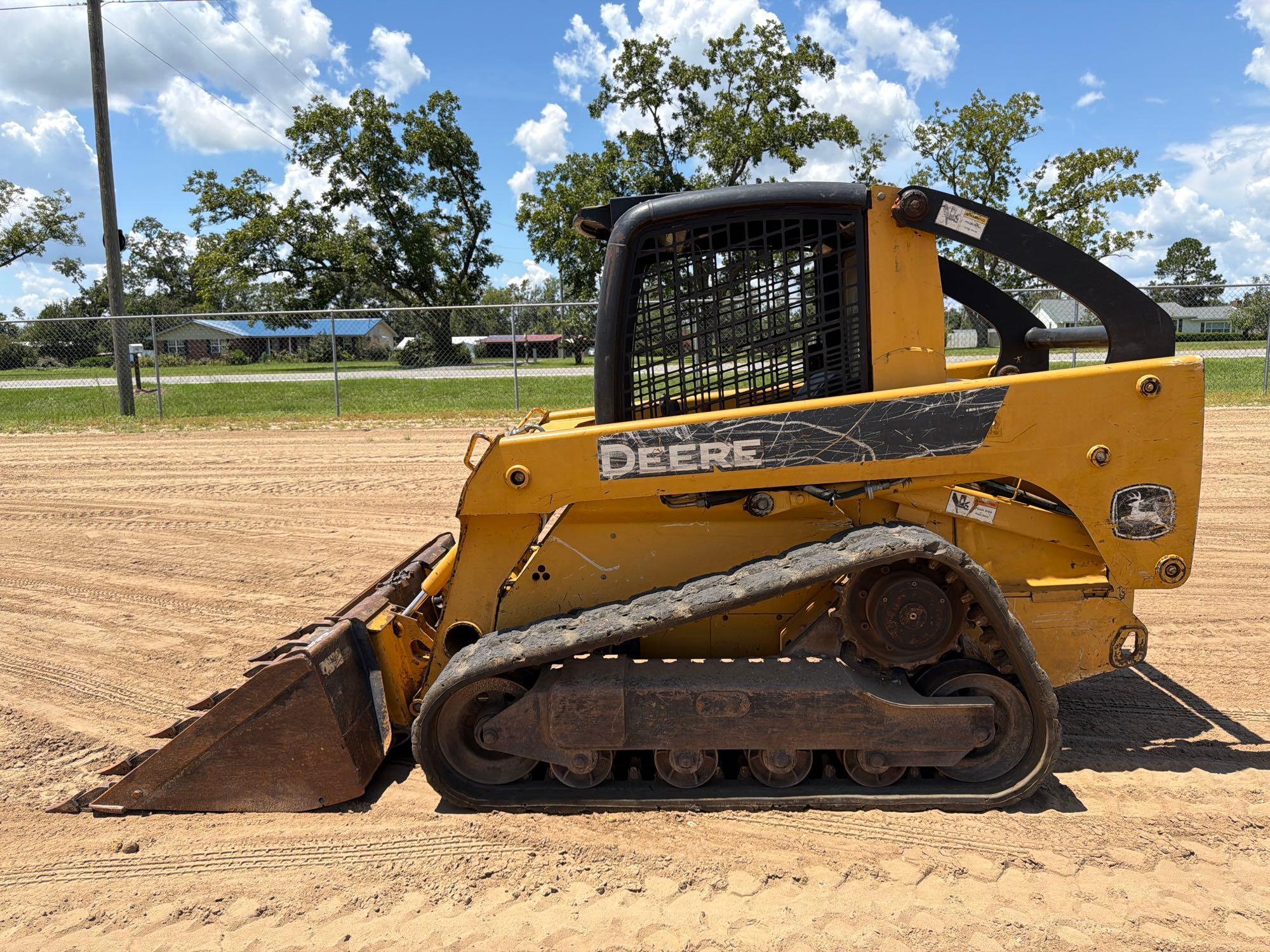 John Deere 322