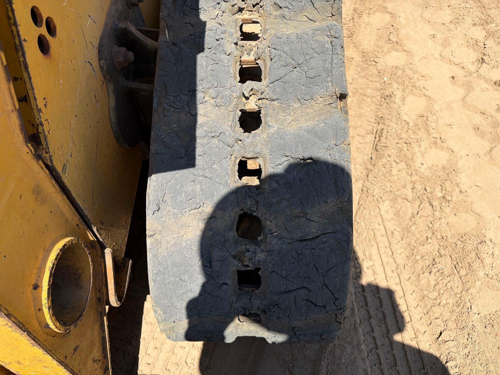 John Deere 322
