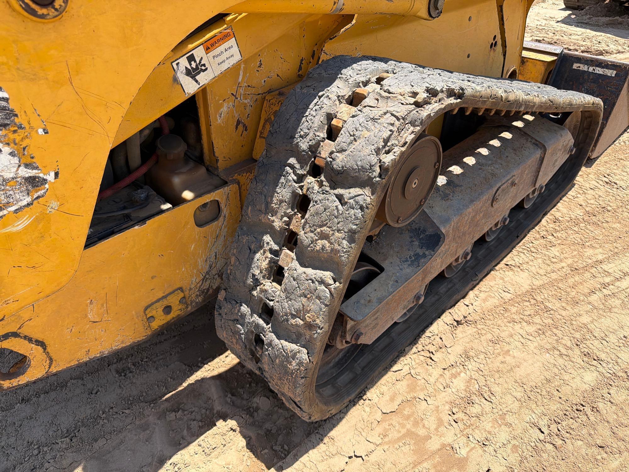 John Deere 322