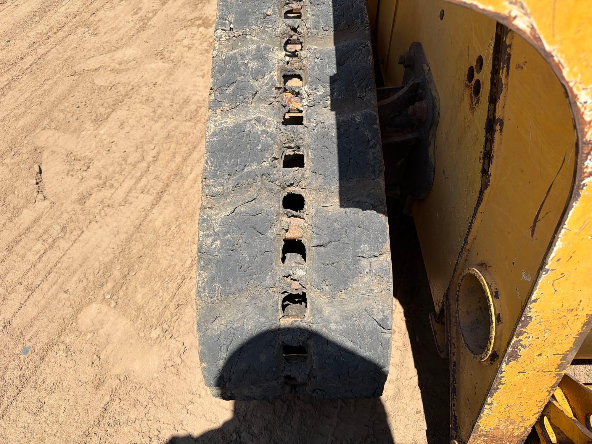 John Deere 322