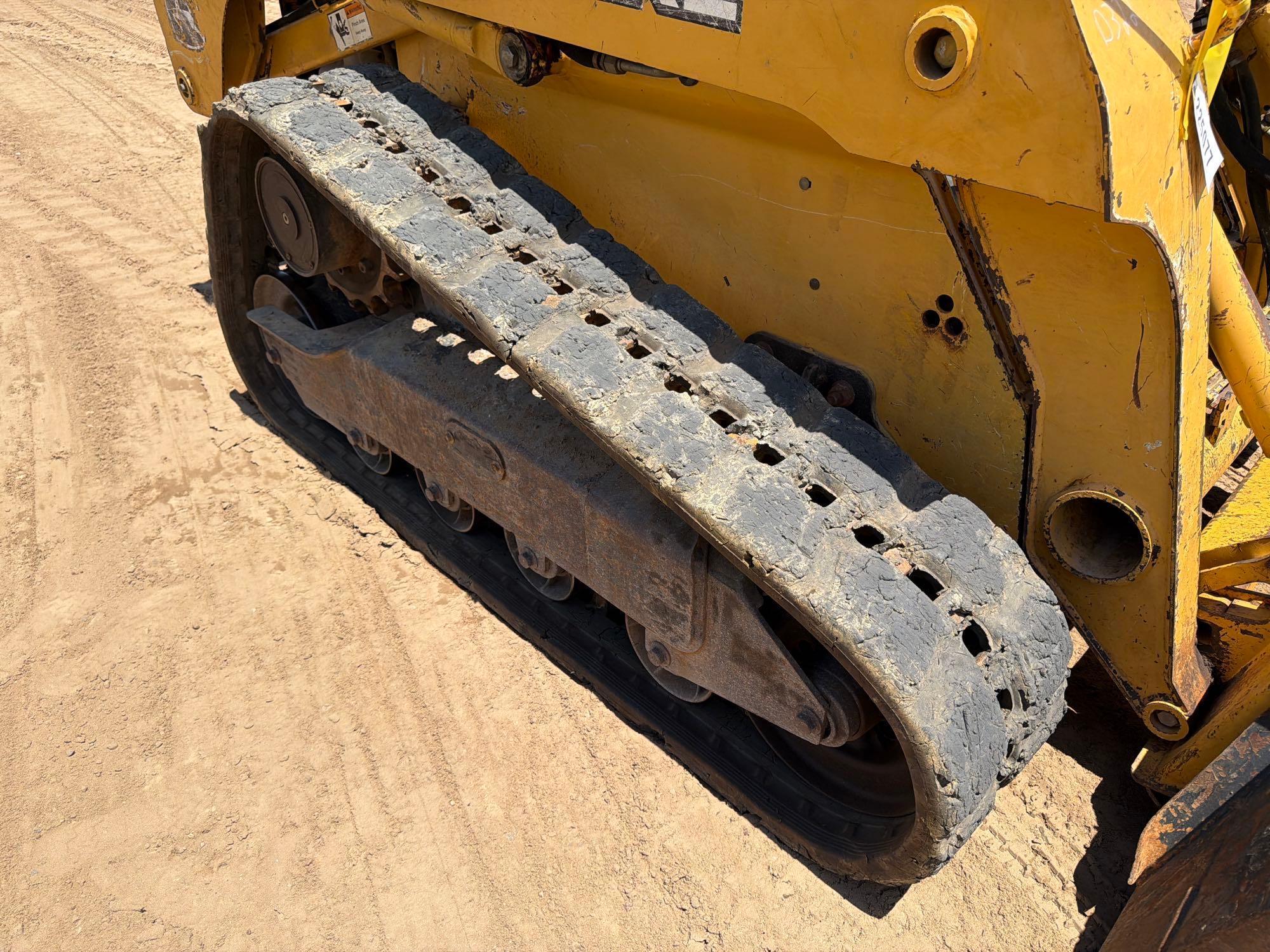 John Deere 322