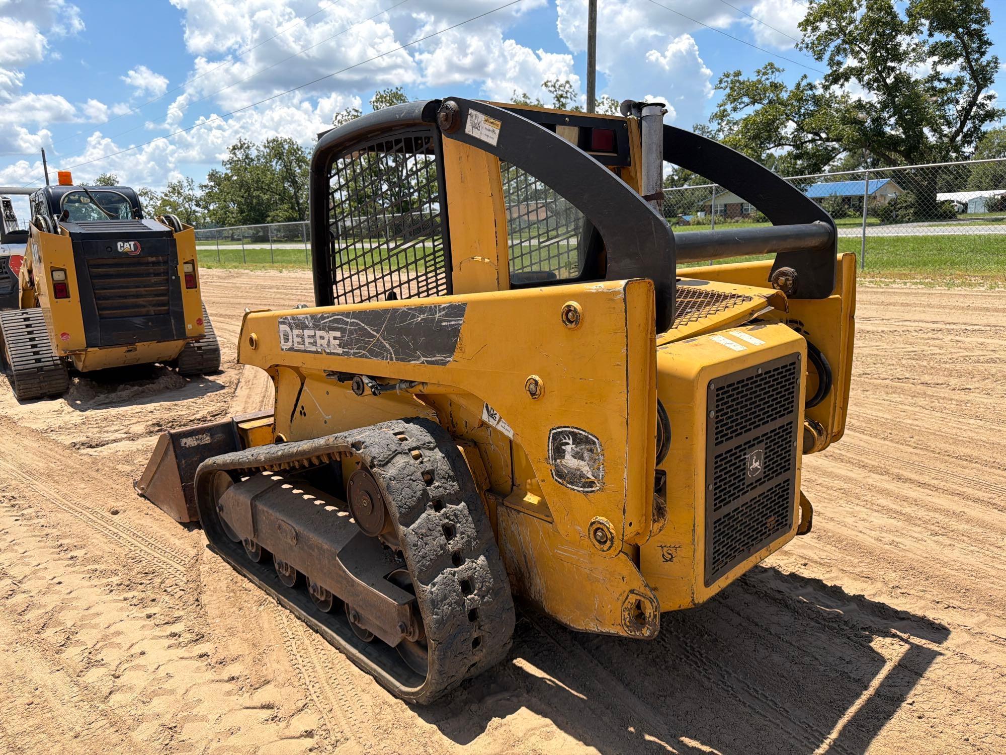 John Deere 322