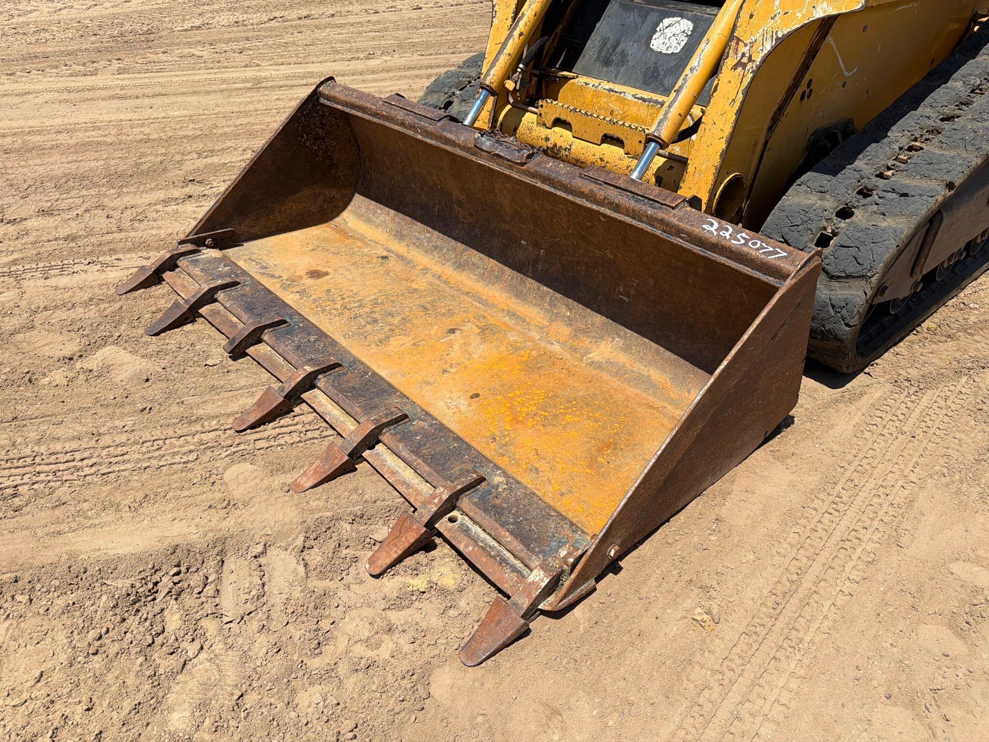 John Deere 322