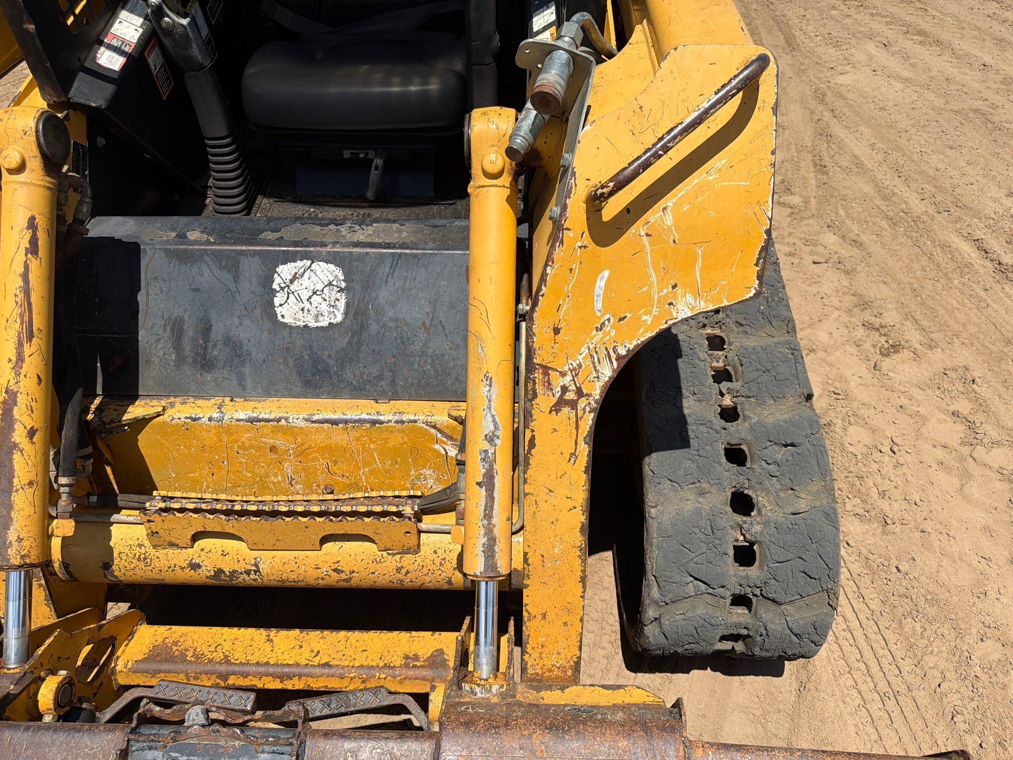 John Deere 322