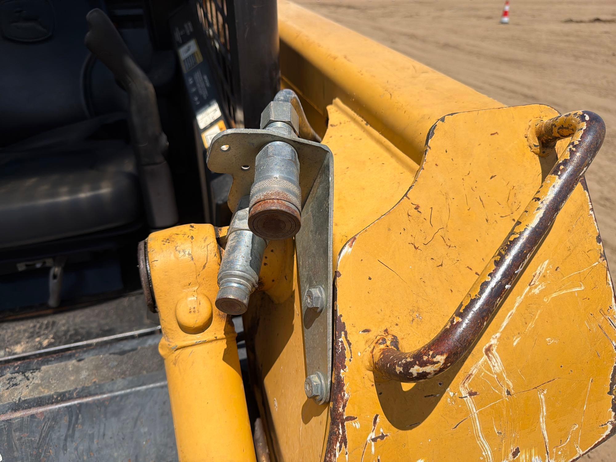 John Deere 322