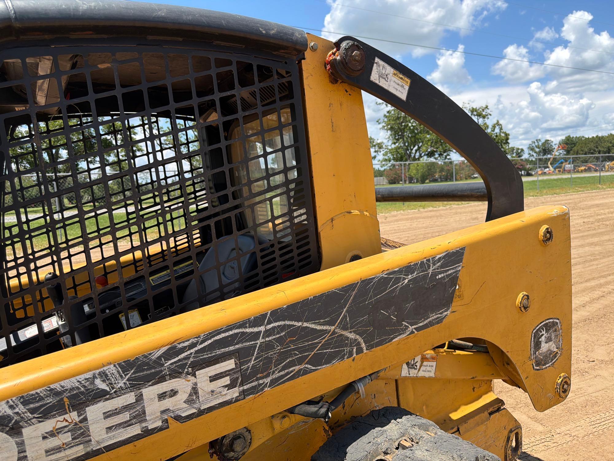 John Deere 322