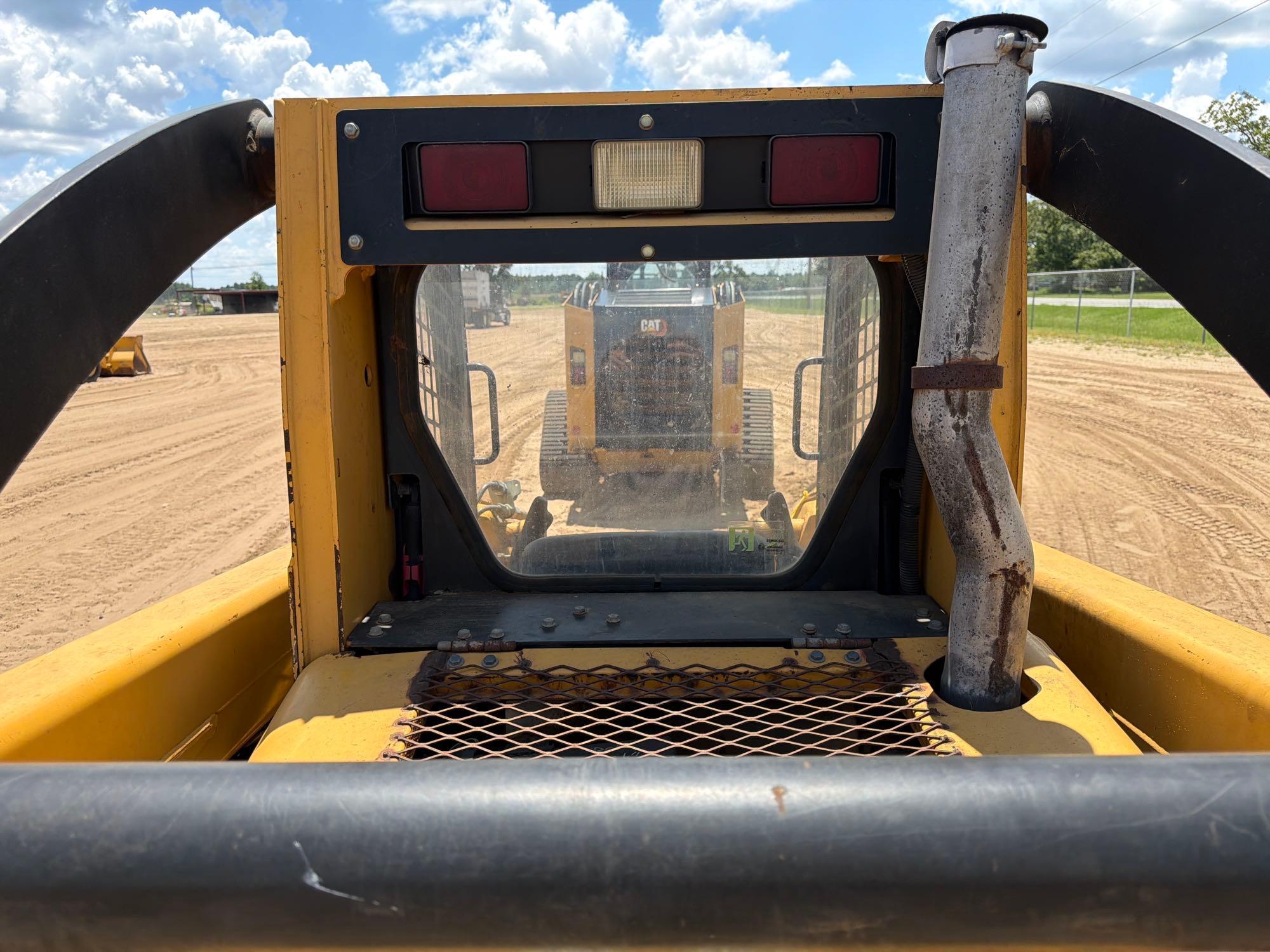 John Deere 322