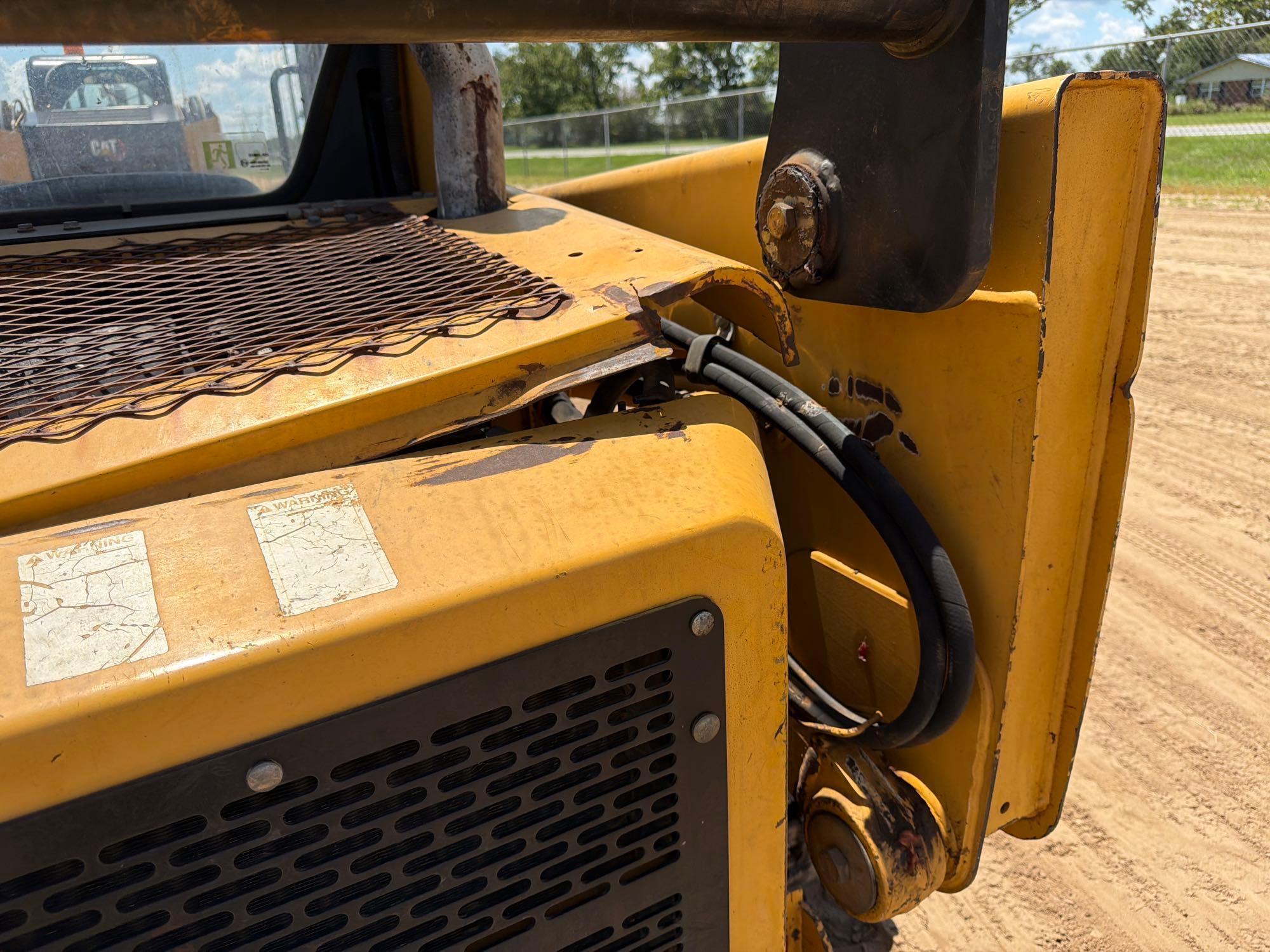 John Deere 322