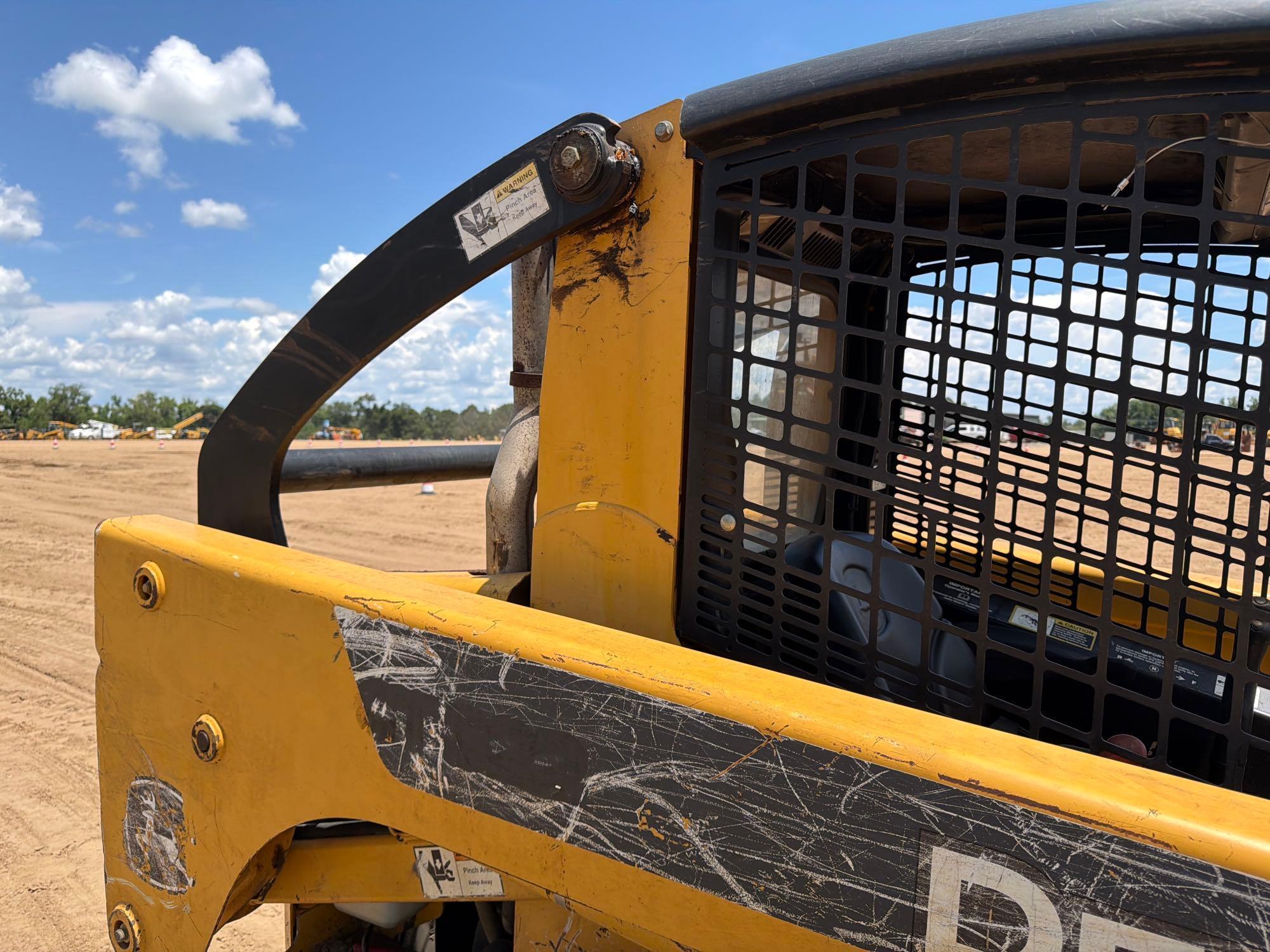 John Deere 322