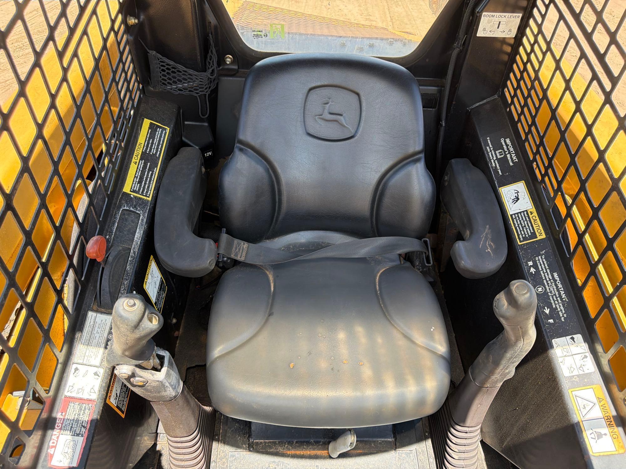 John Deere 322