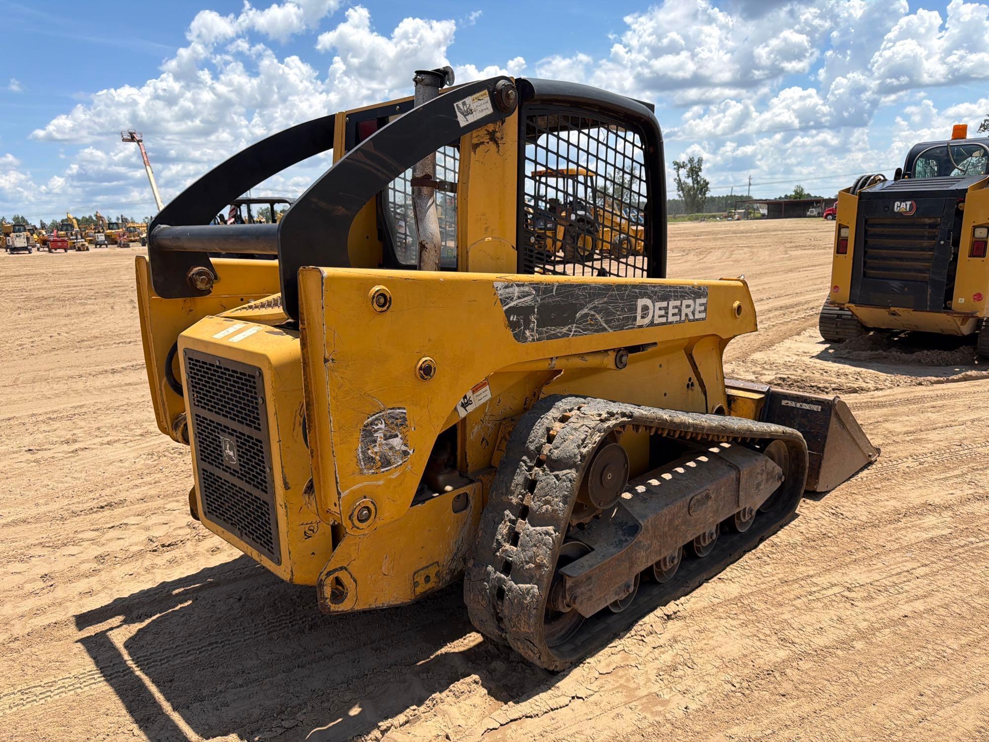 John Deere 322