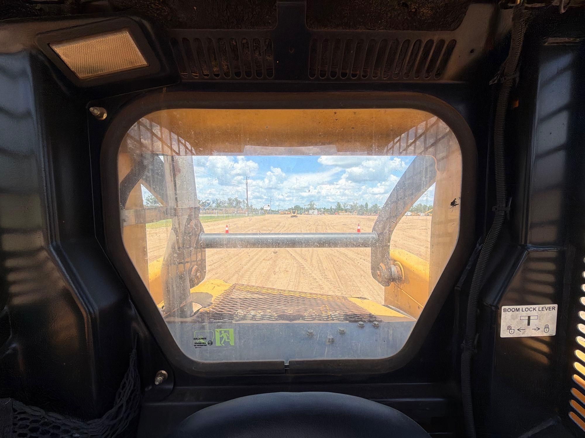 John Deere 322