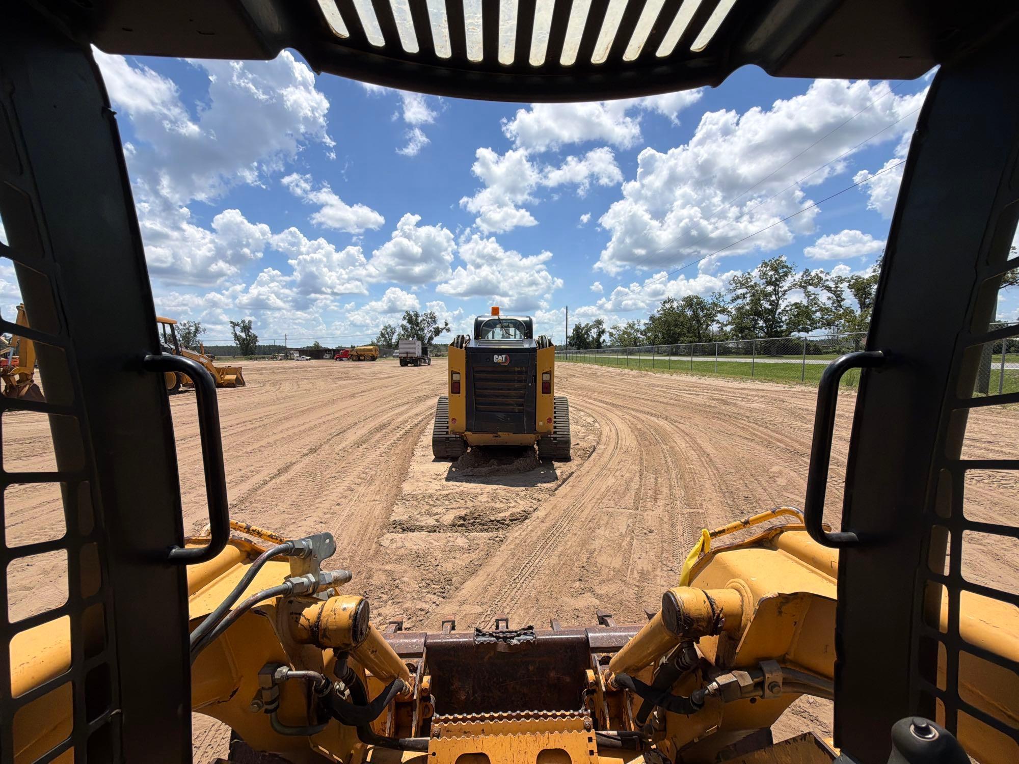 John Deere 322