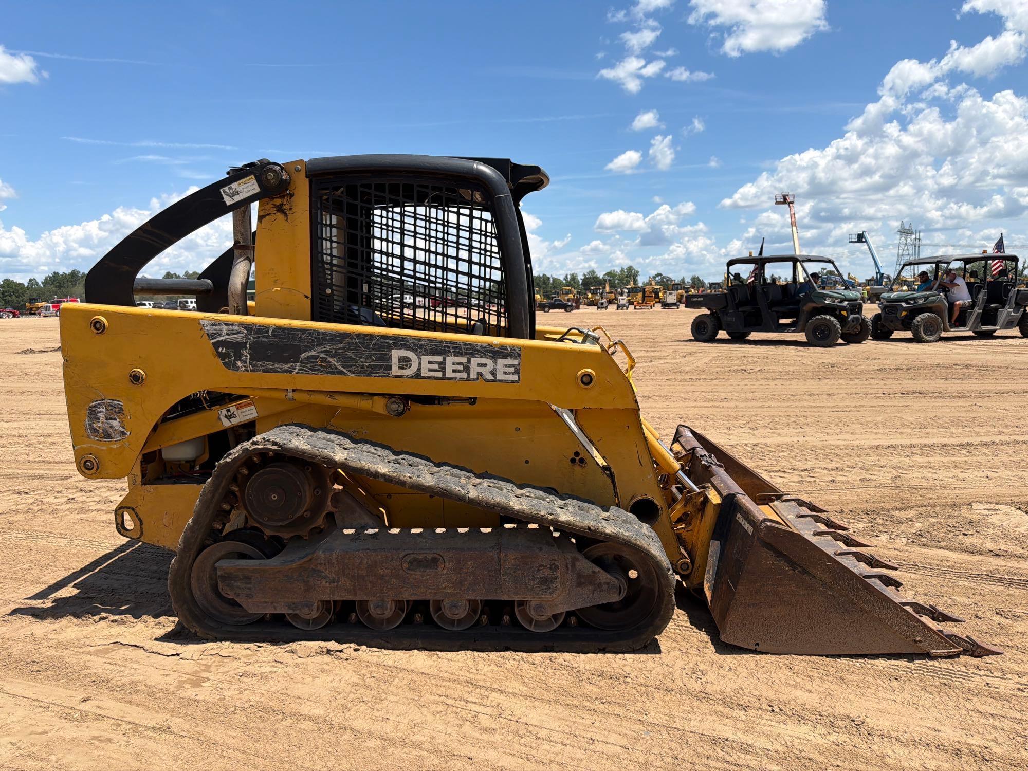 John Deere 322