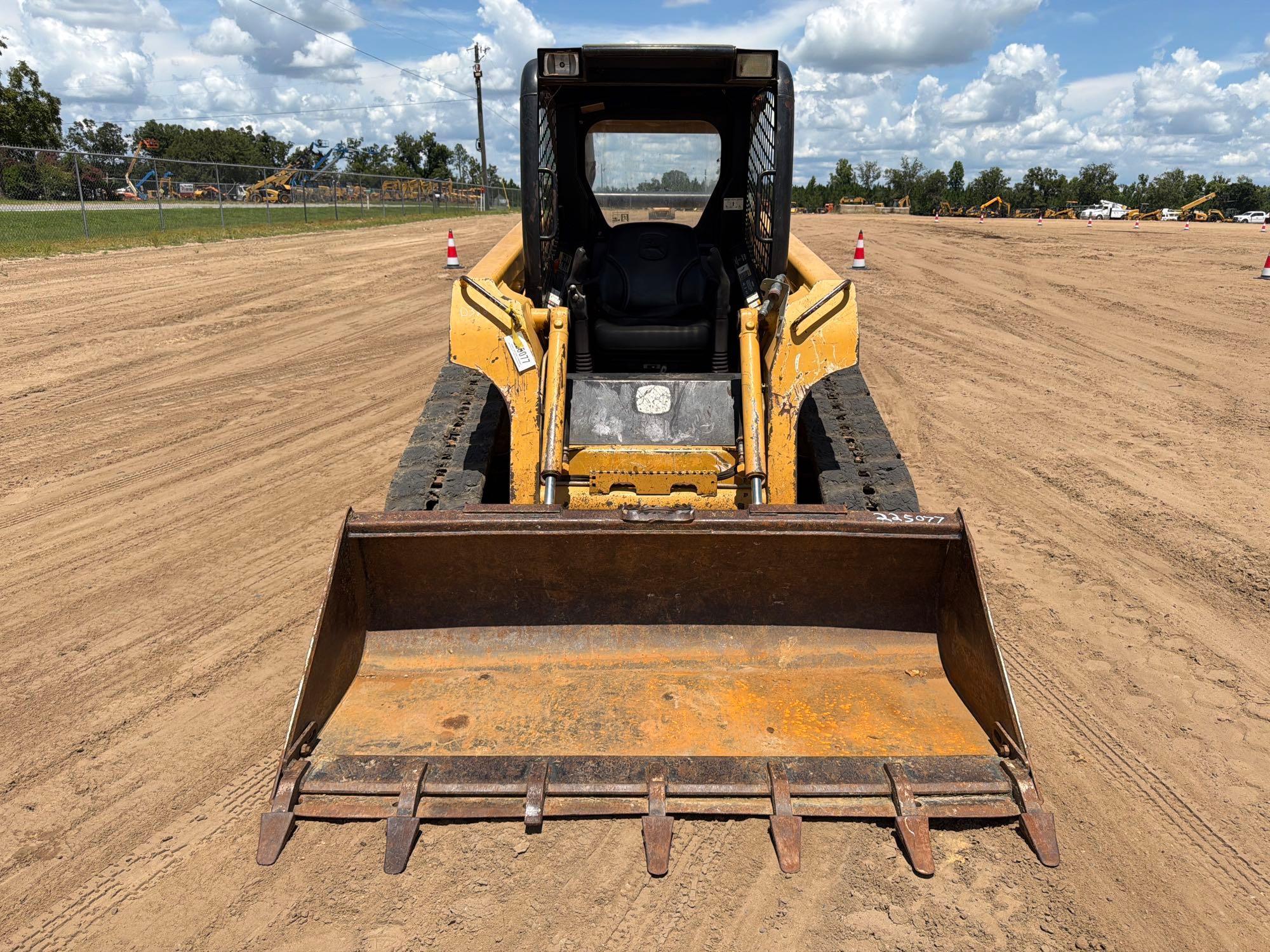 John Deere 322