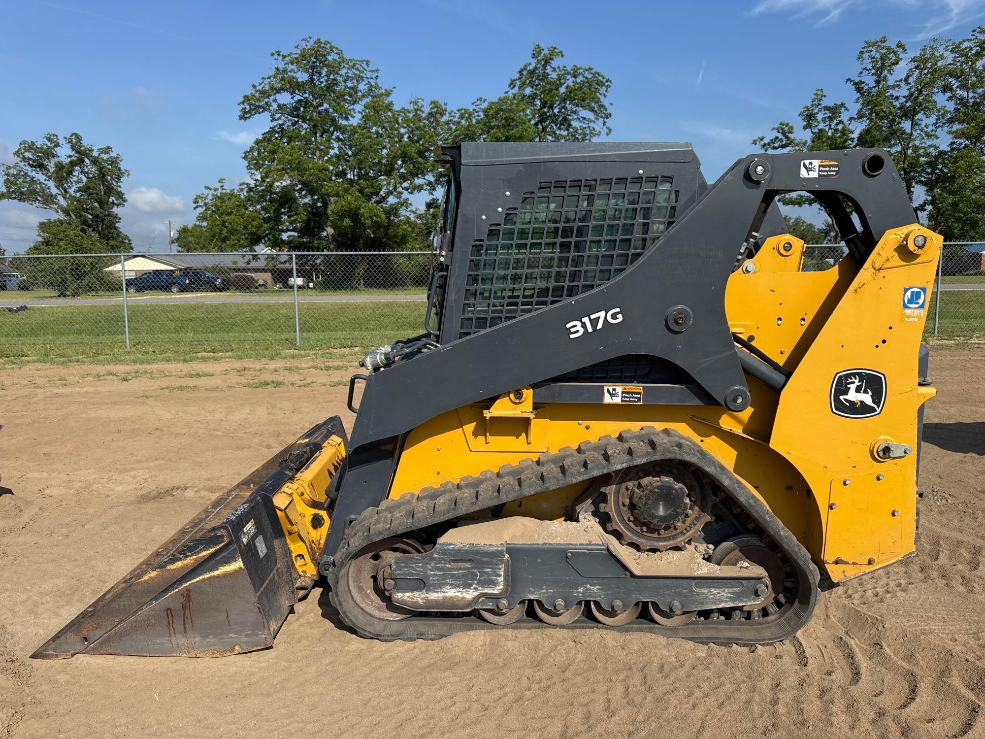 2019 John Deere 317G