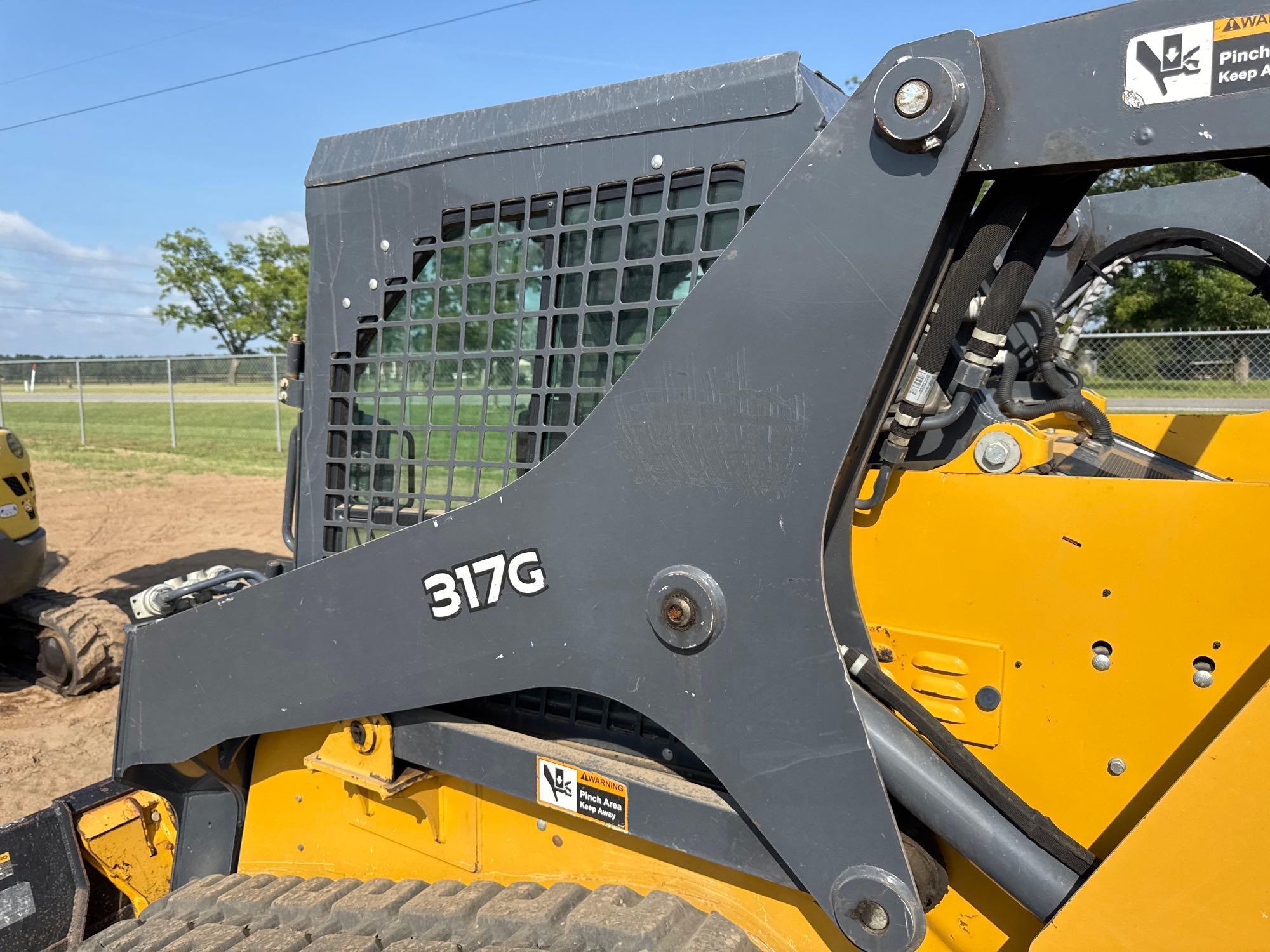 2019 John Deere 317G