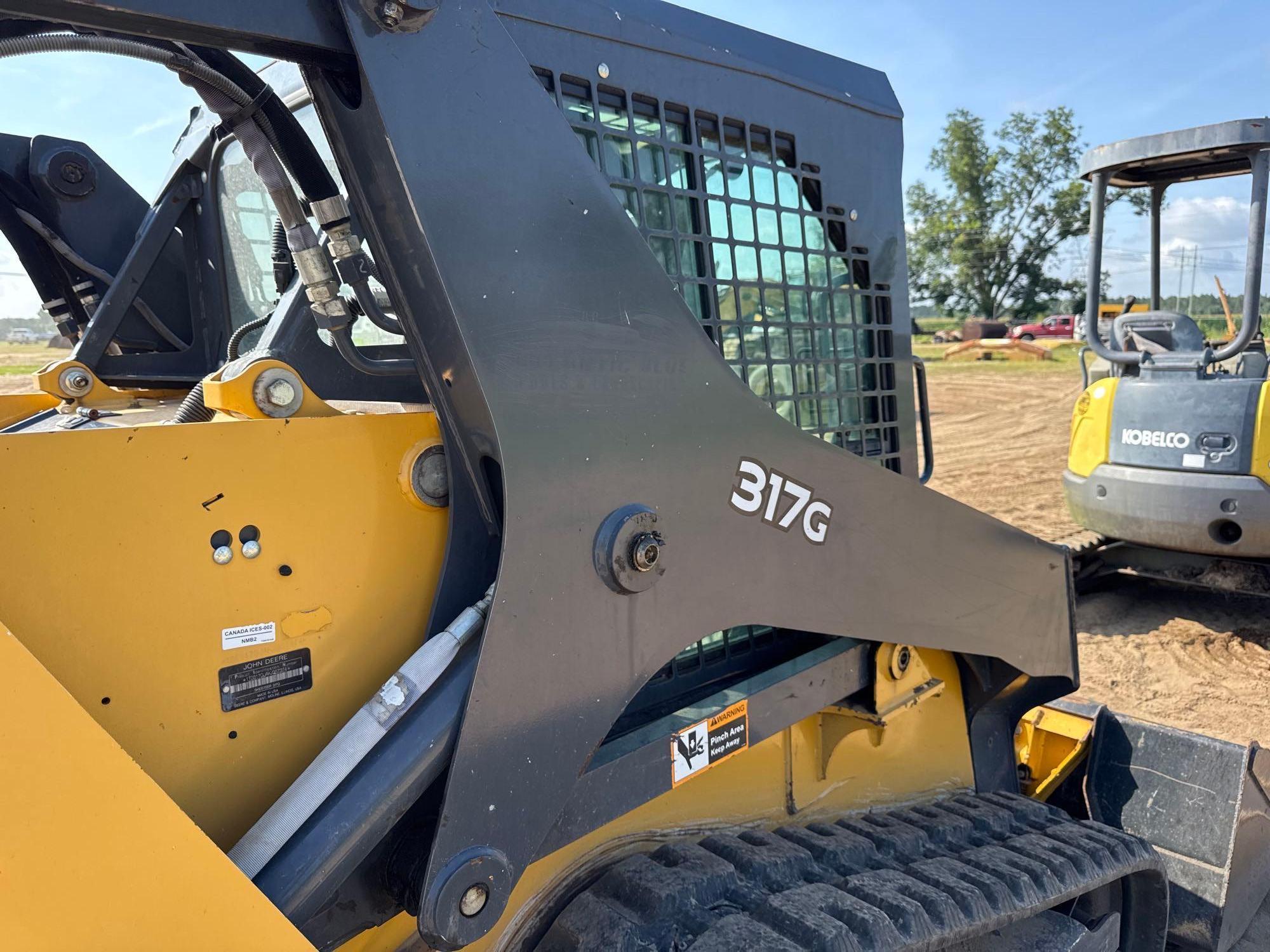 2019 John Deere 317G