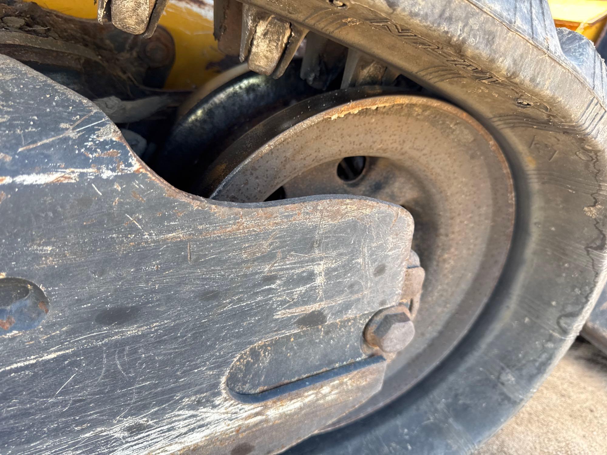 2019 John Deere 317G