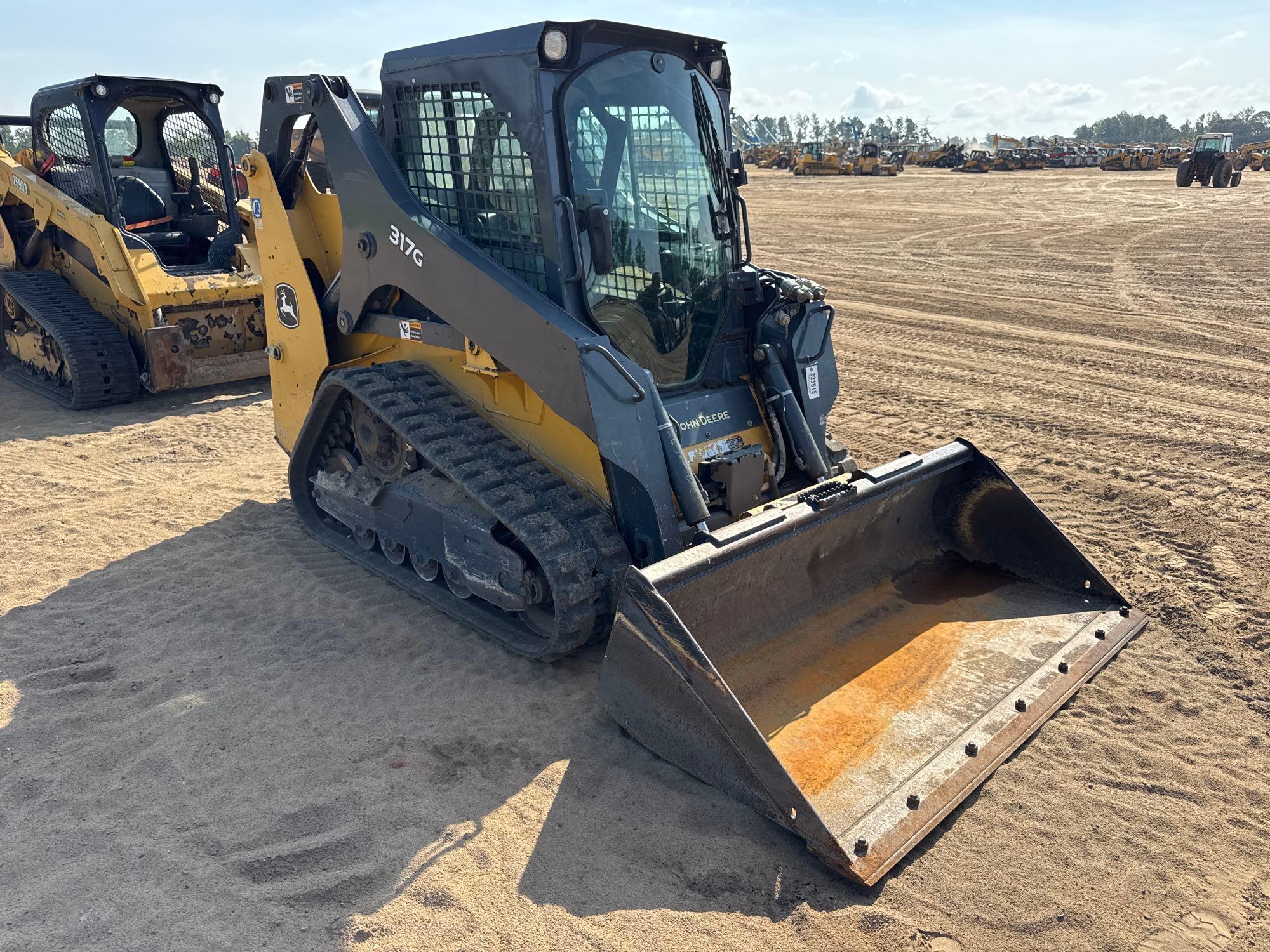 2019 John Deere 317G