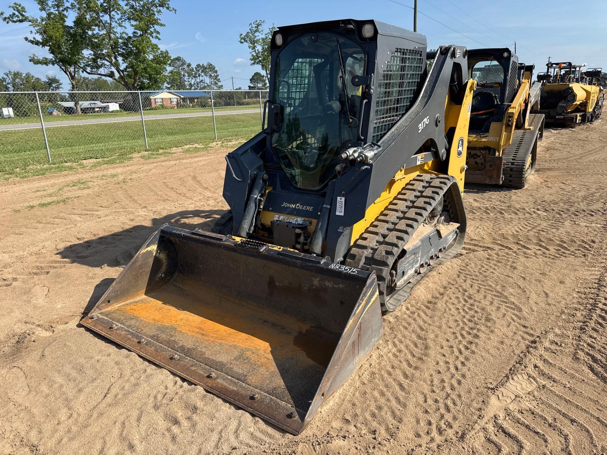2019 John Deere 317G