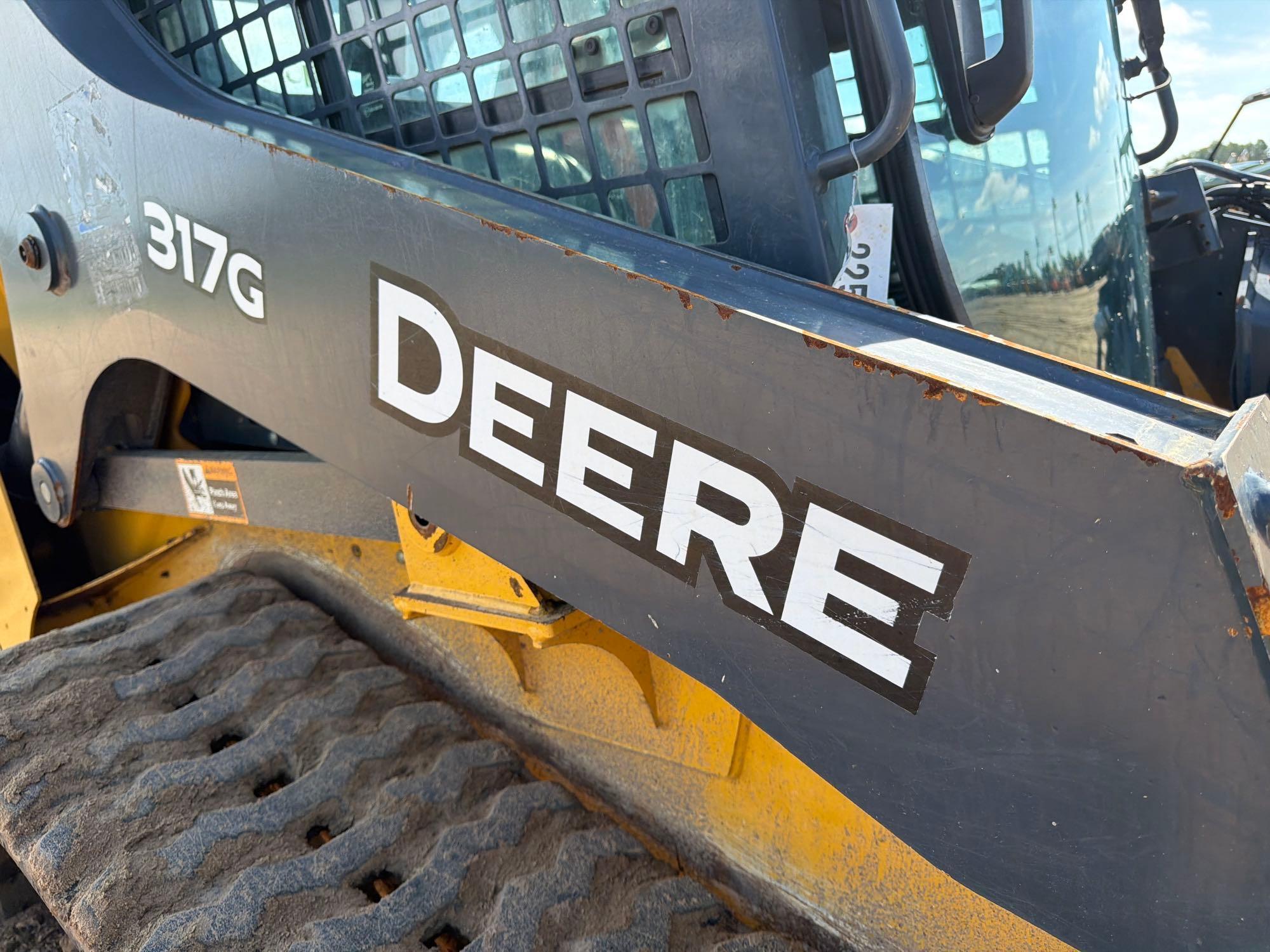 2019 John Deere 317G