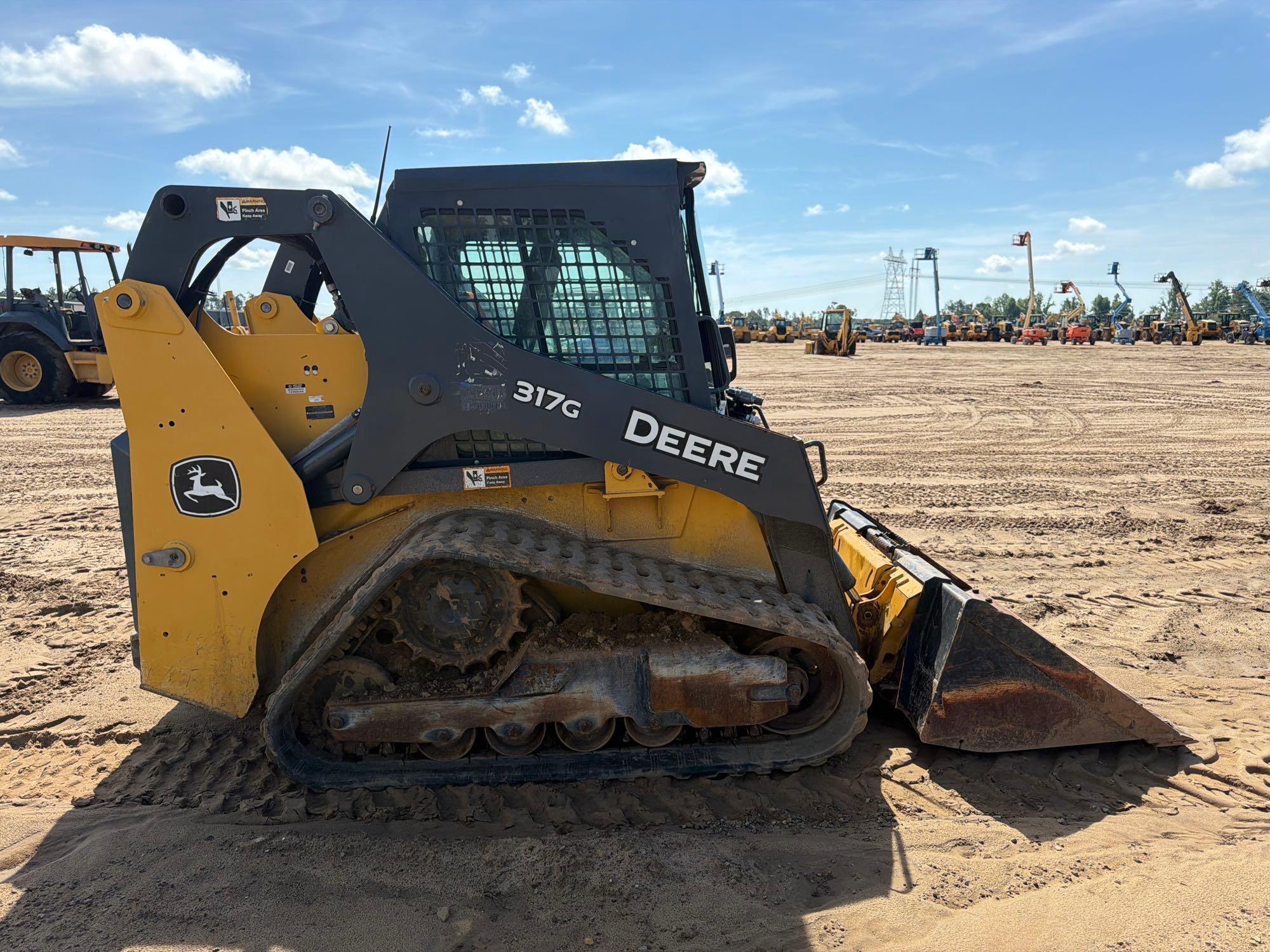 2019 John Deere 317G
