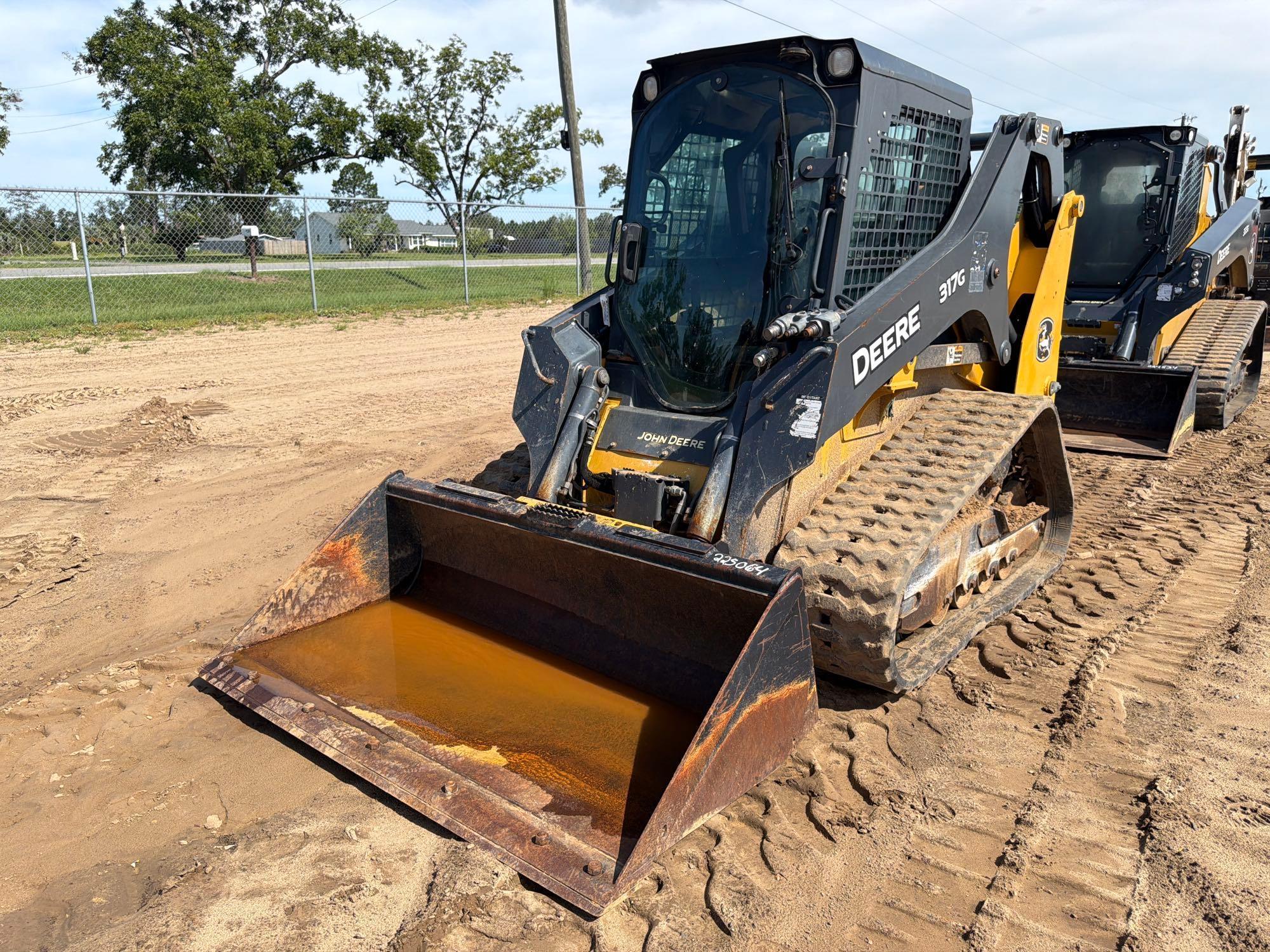 2019 John Deere 317G