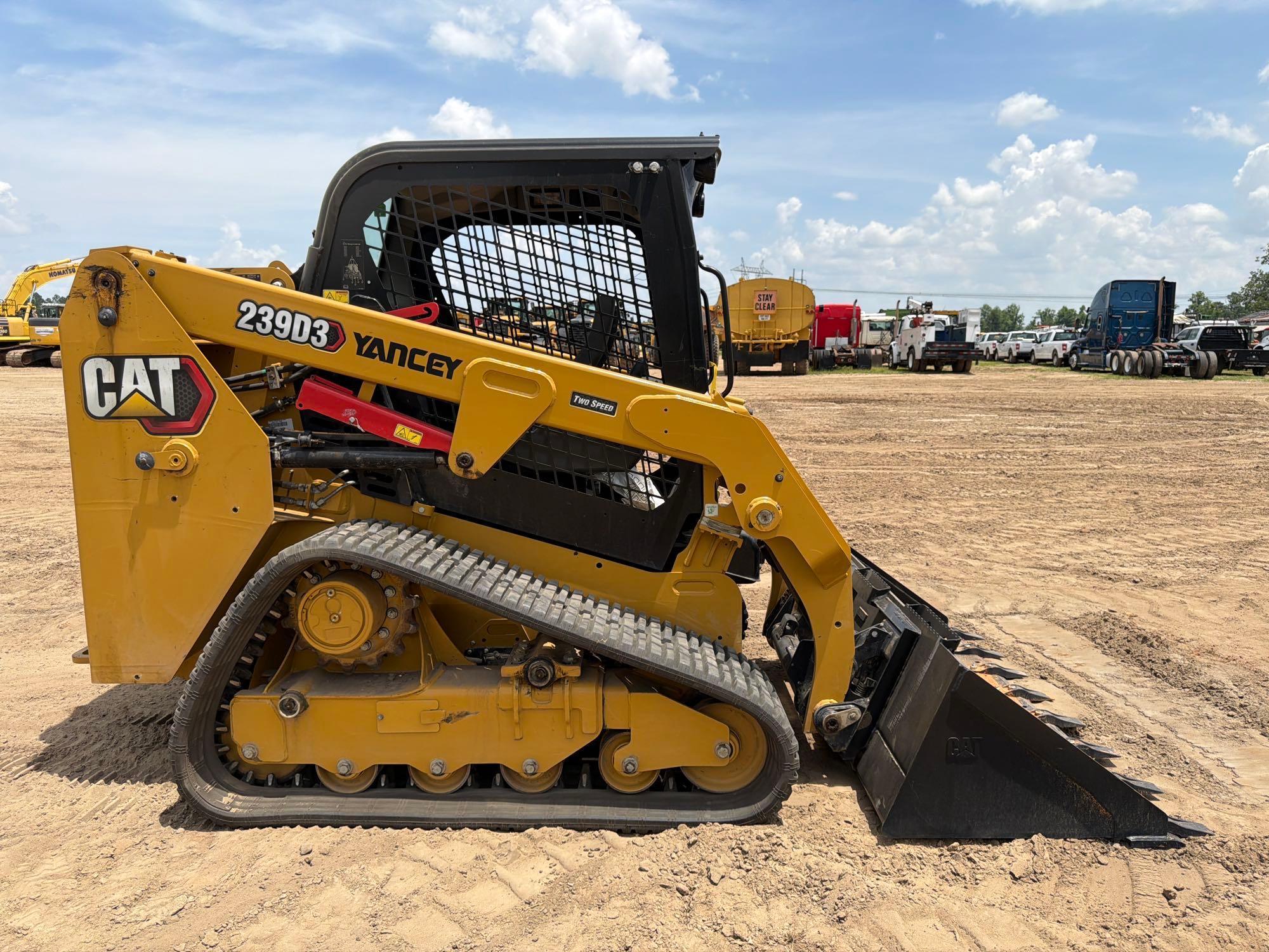 2025 Caterpillar 239D