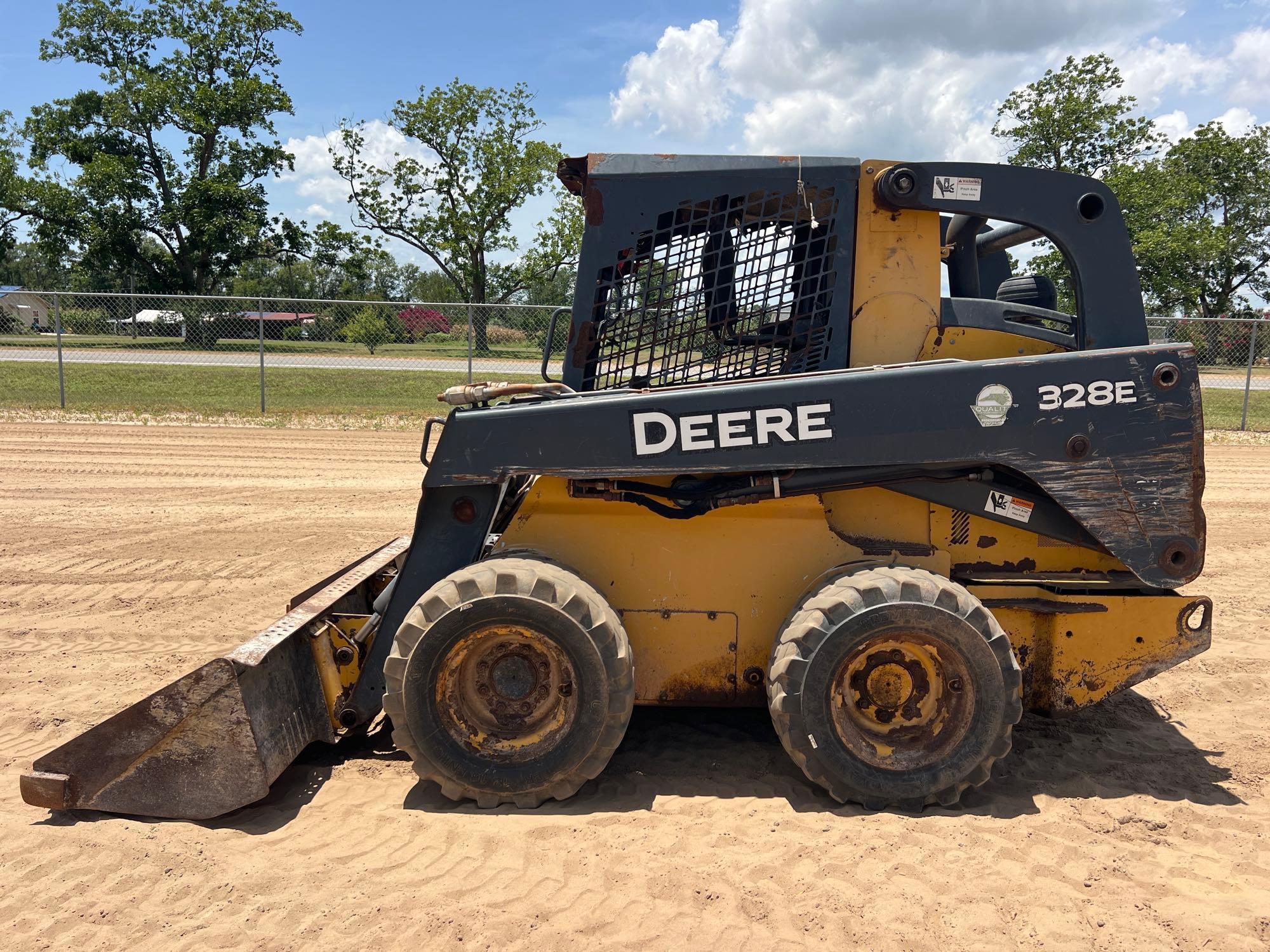 2015 John Deere 328E