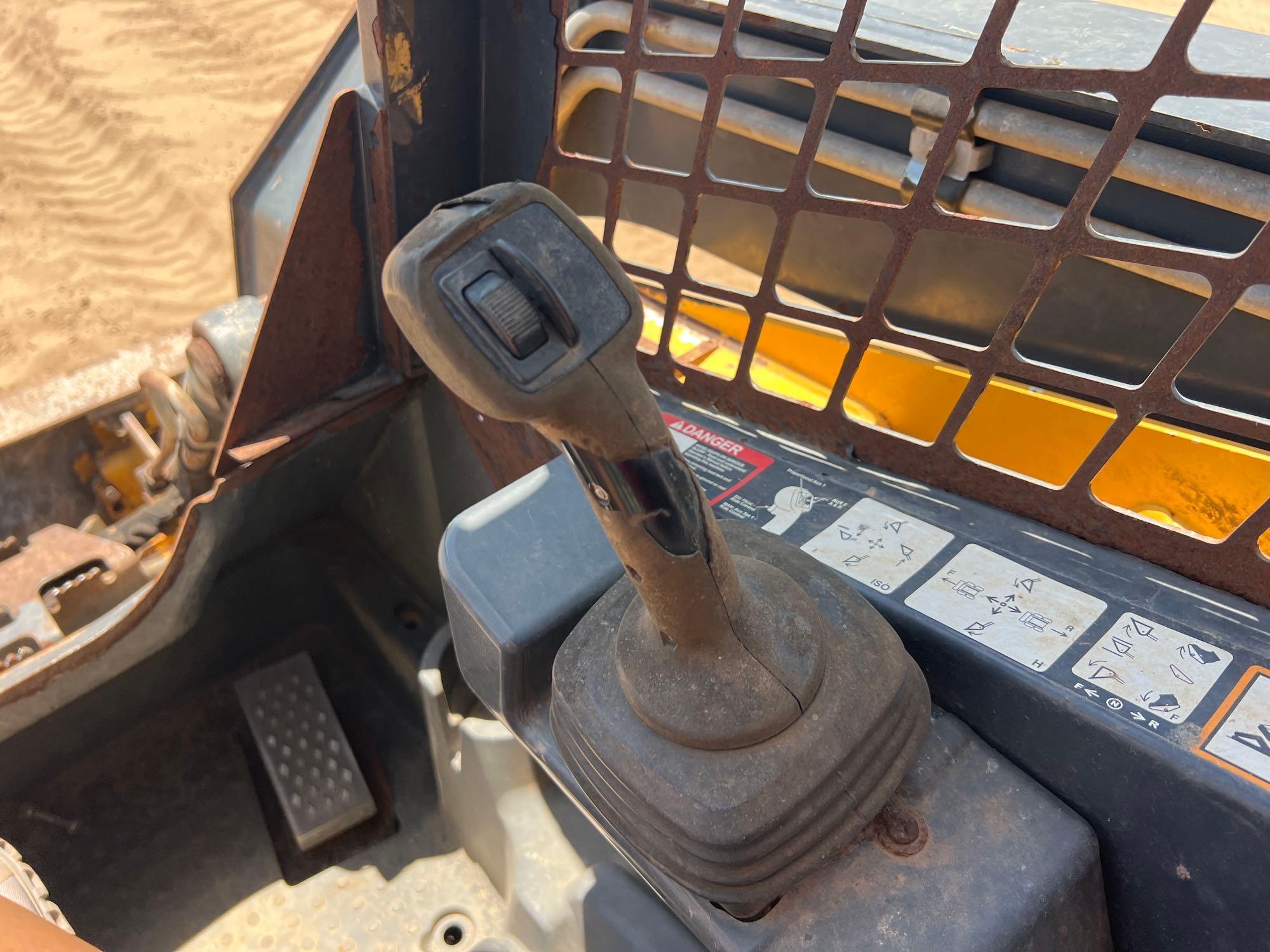 2015 John Deere 328E