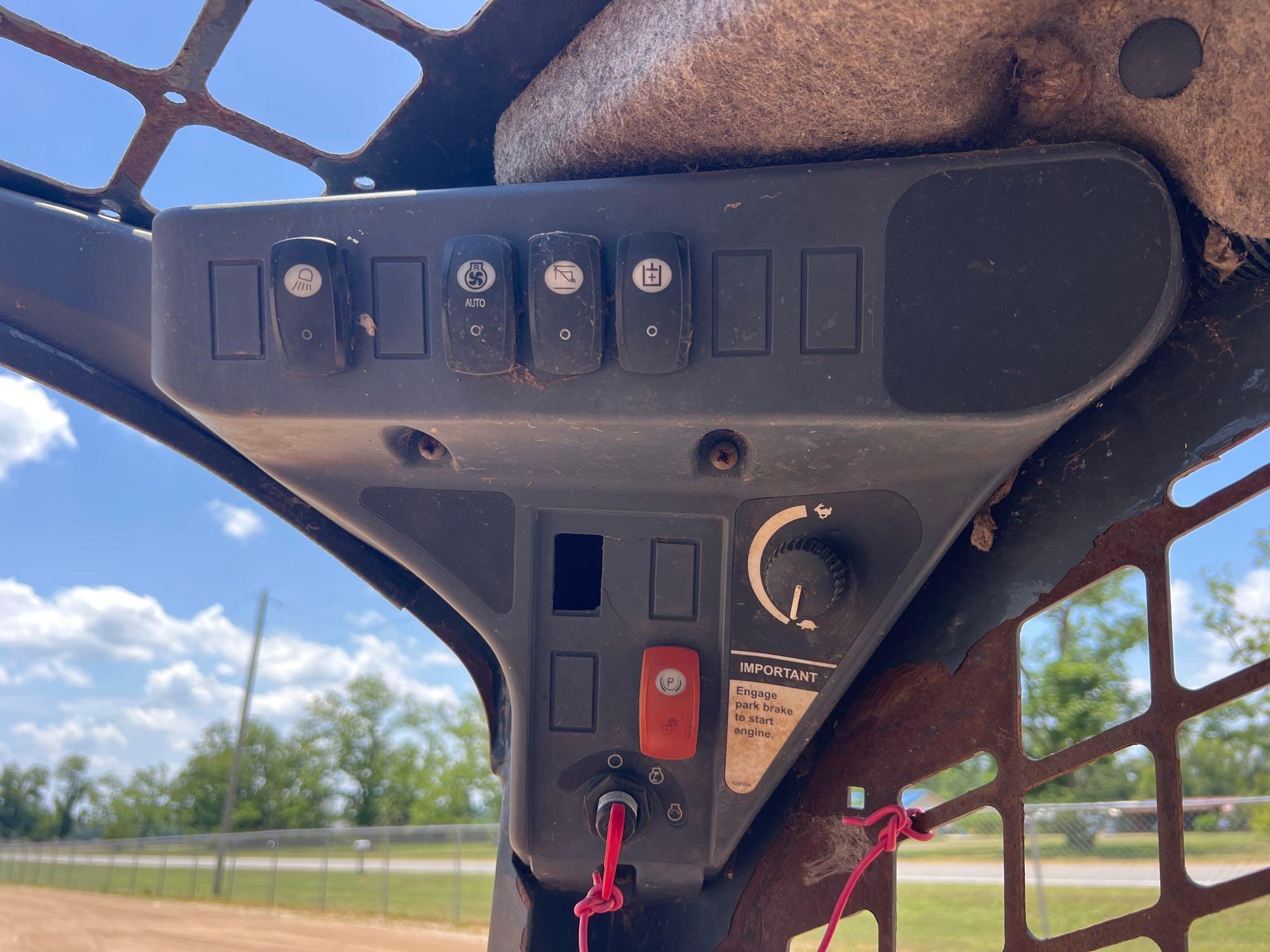2015 John Deere 328E