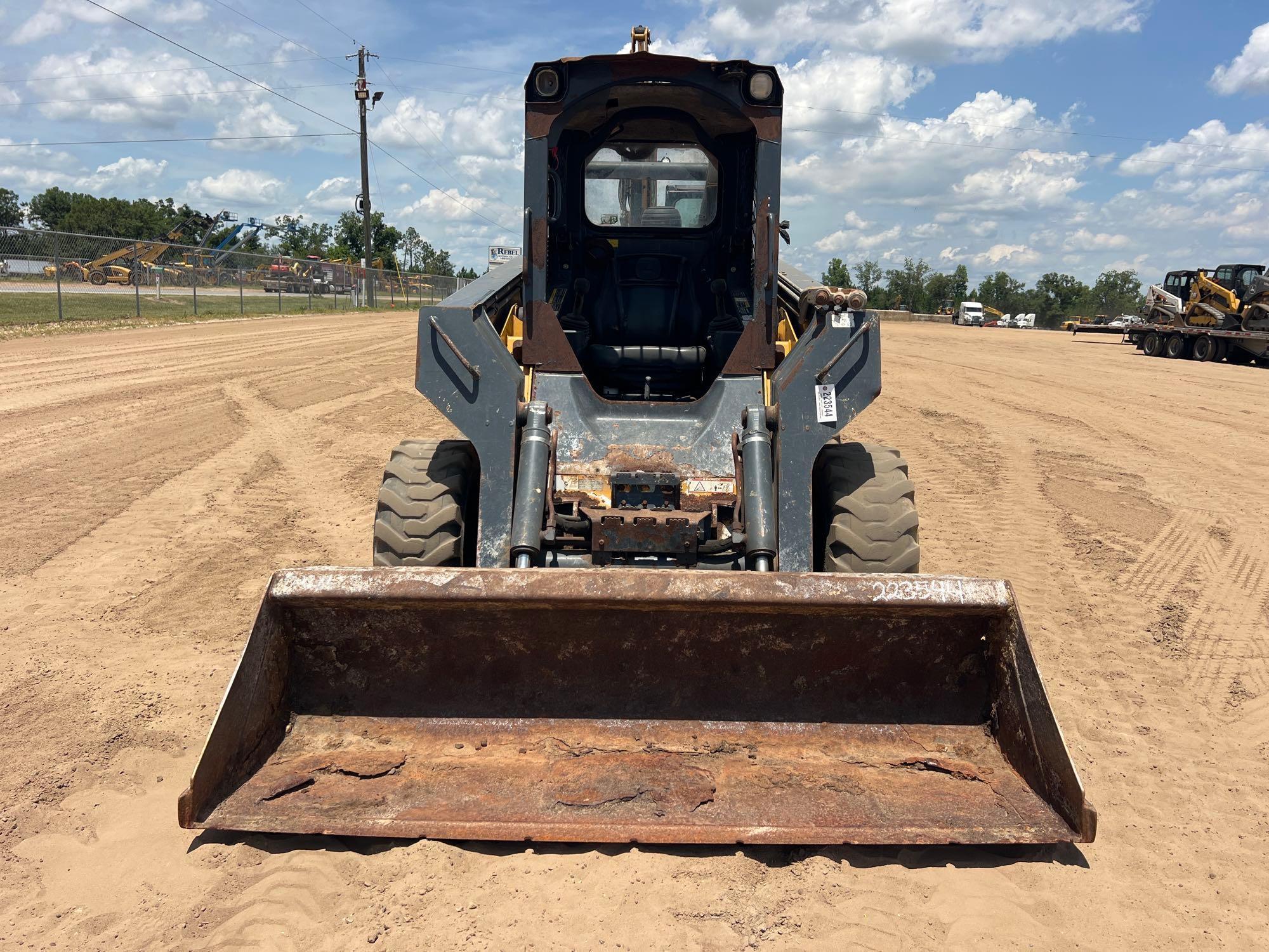 2015 John Deere 328E