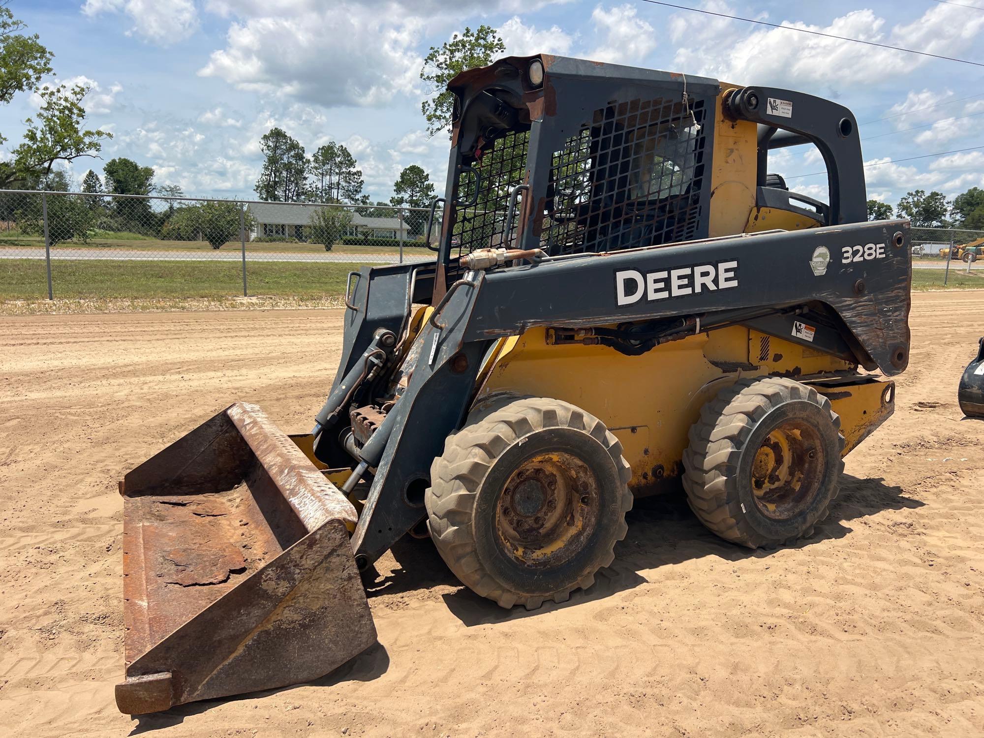 2015 John Deere 328E