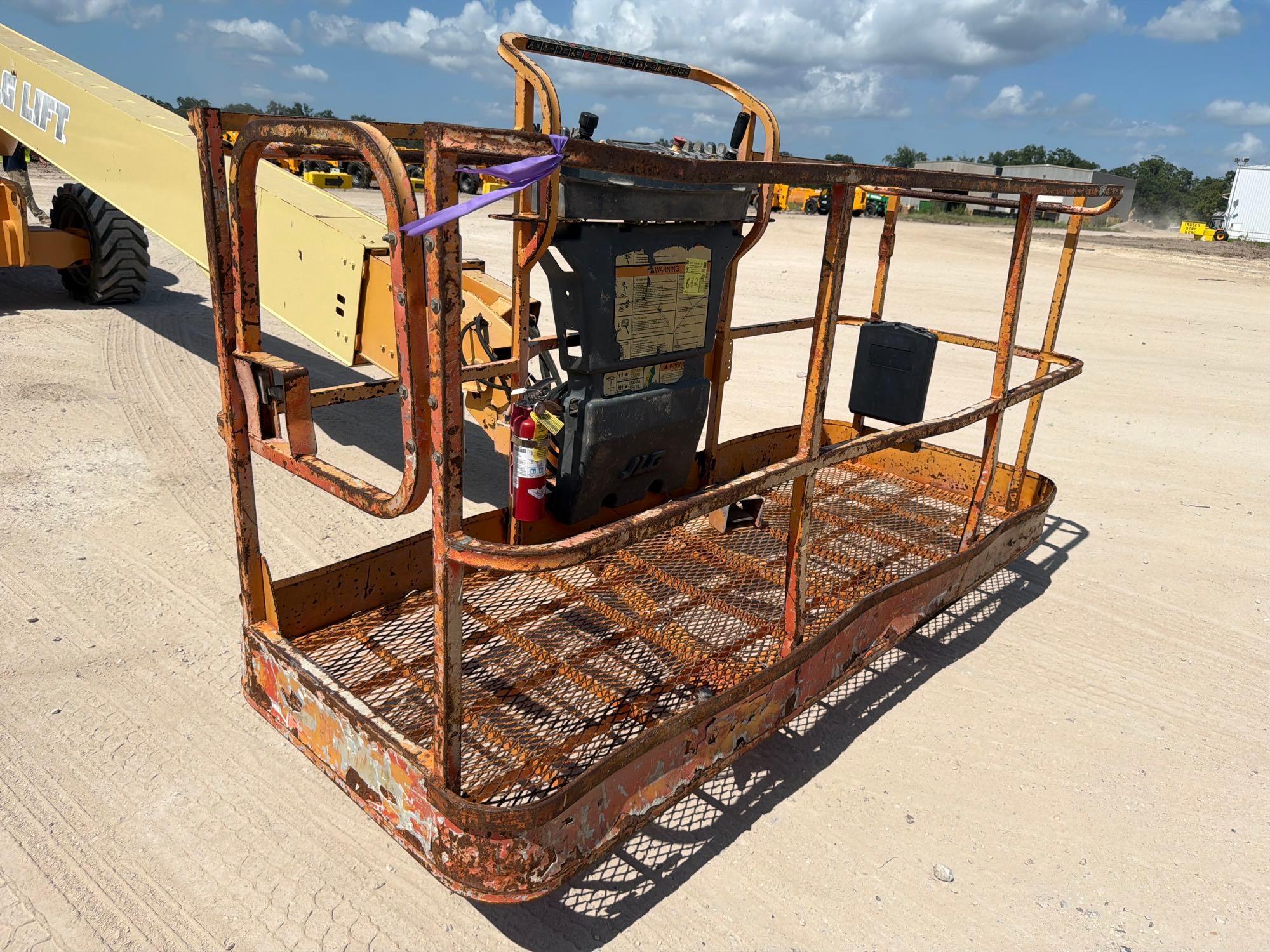 2007 JLG 800S