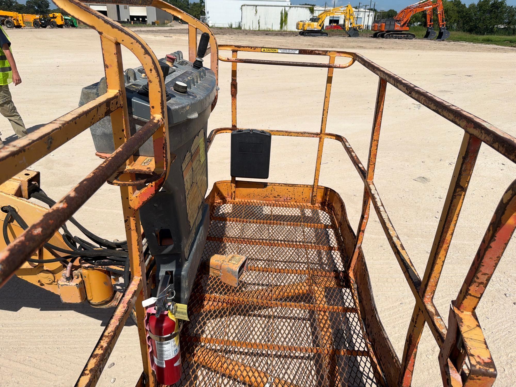2007 JLG 800S