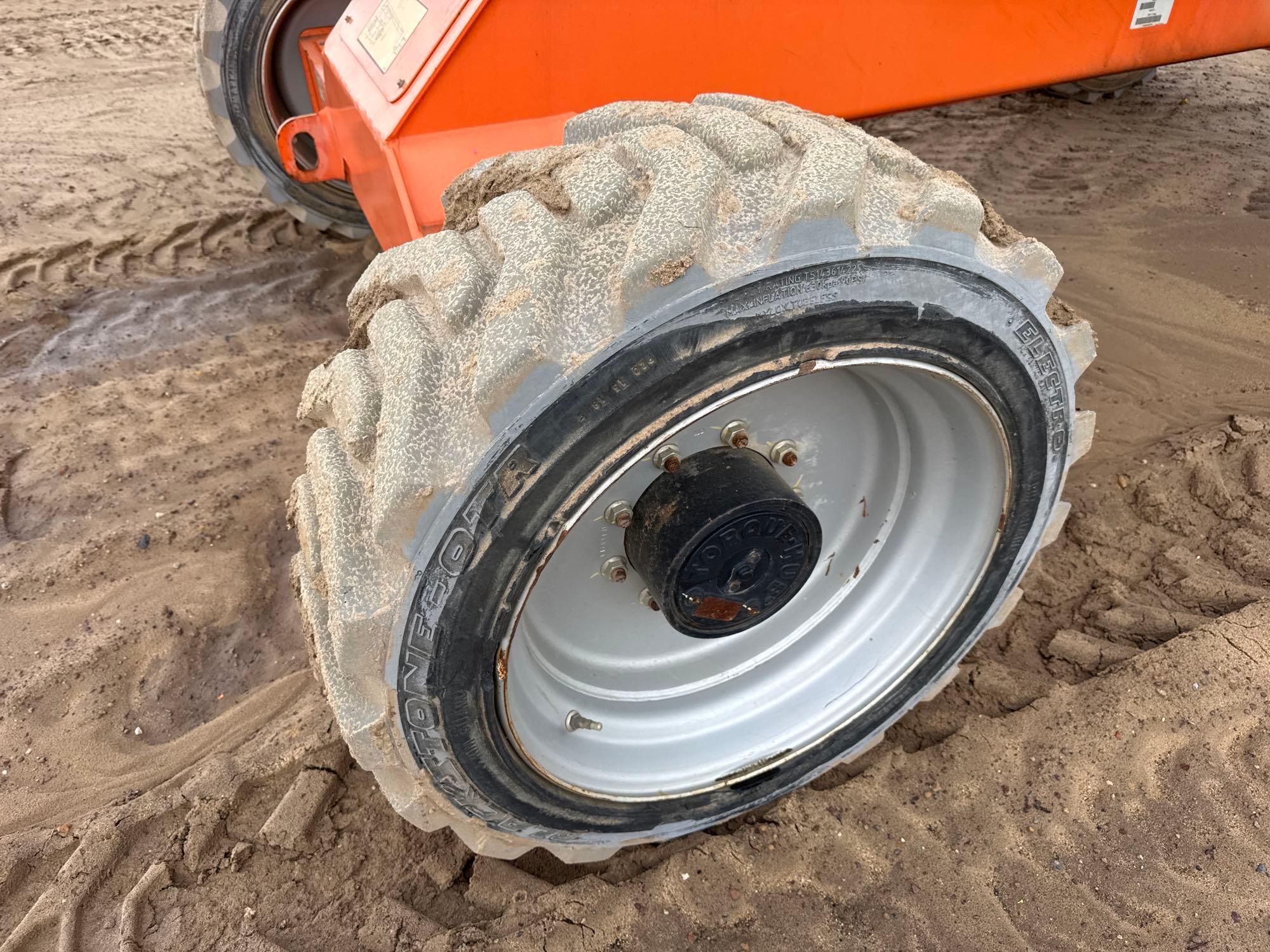 2018 JLG M600JP