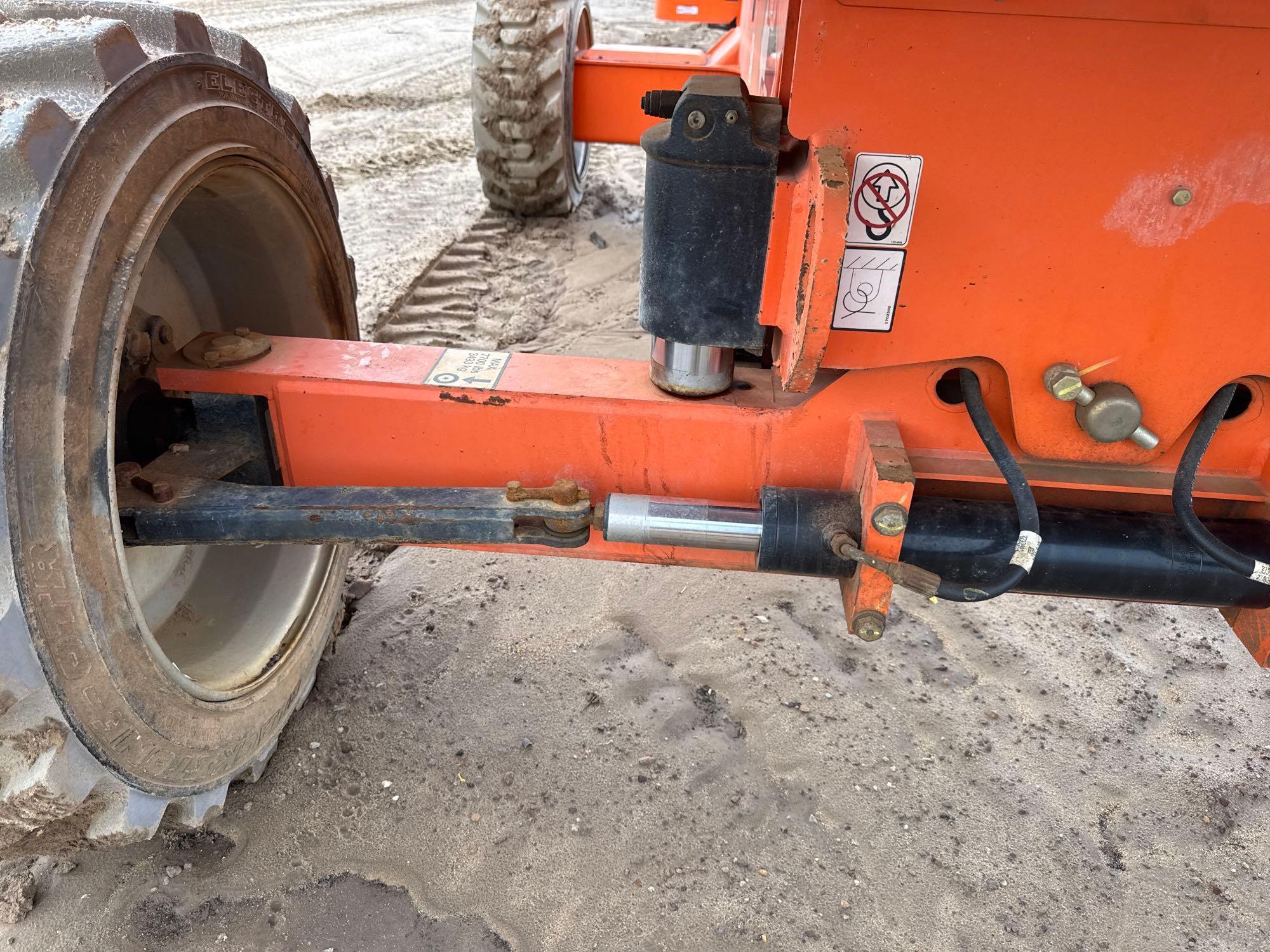 2018 JLG M600JP