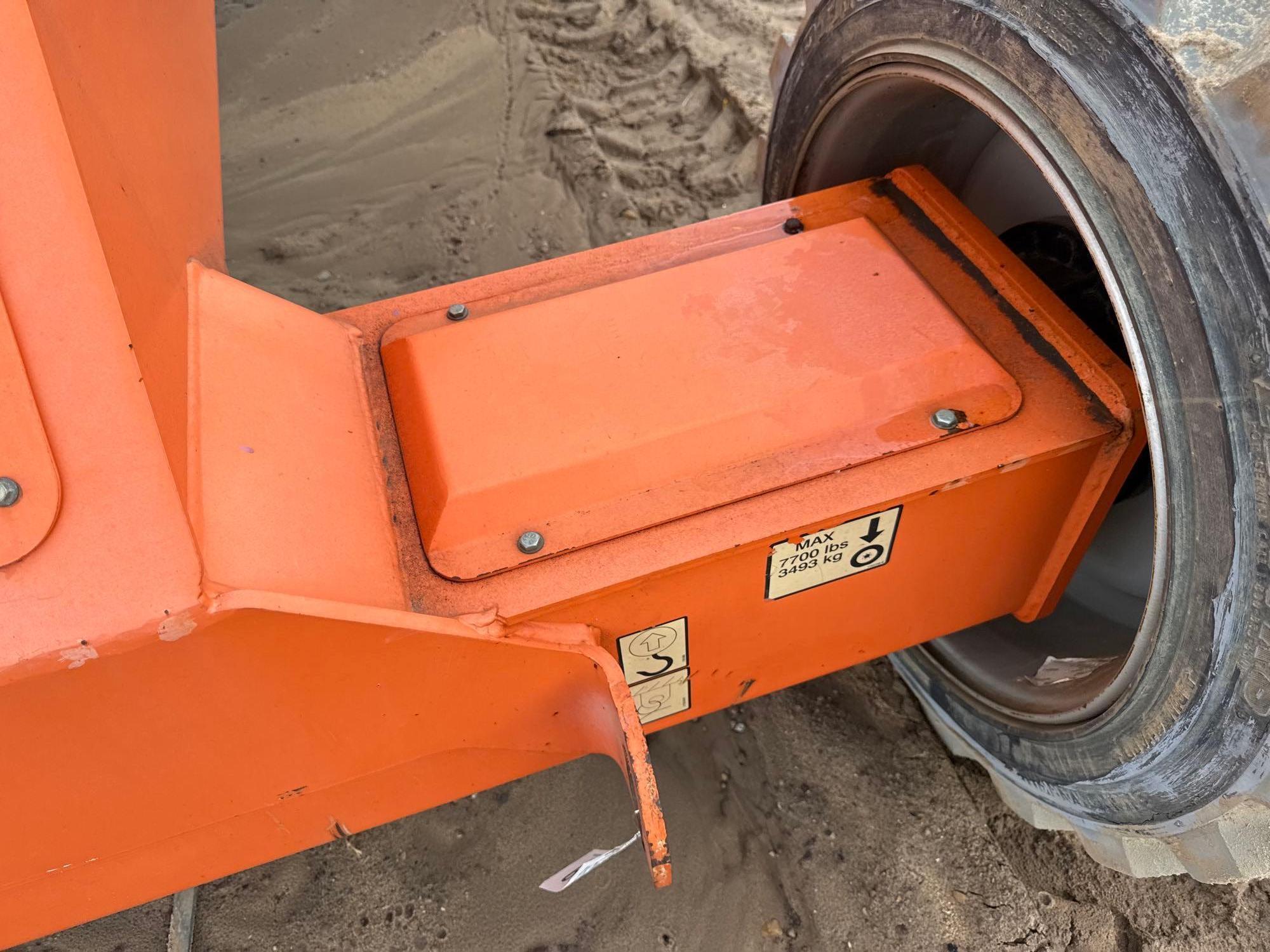 2018 JLG M600JP