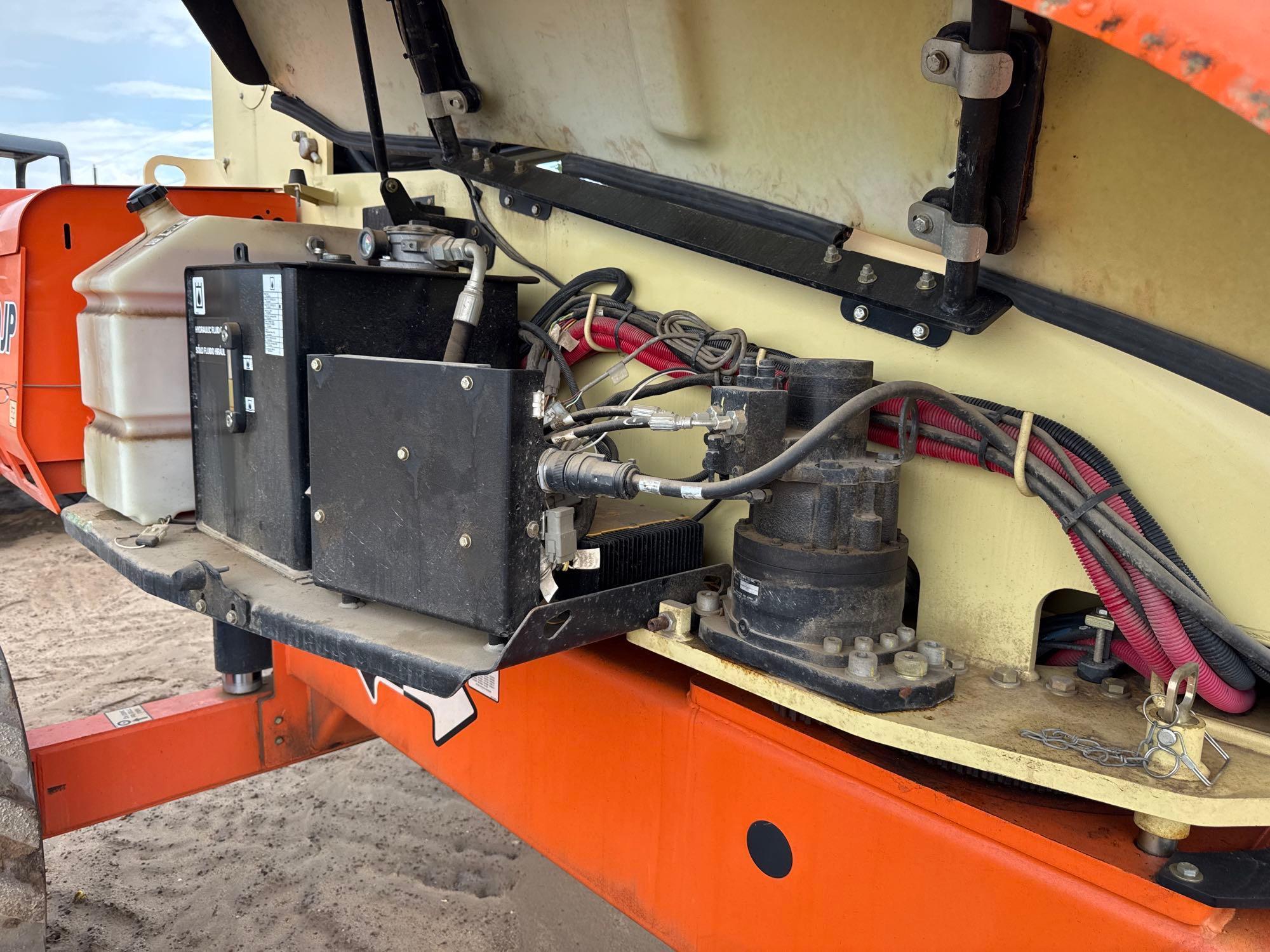2018 JLG M600JP