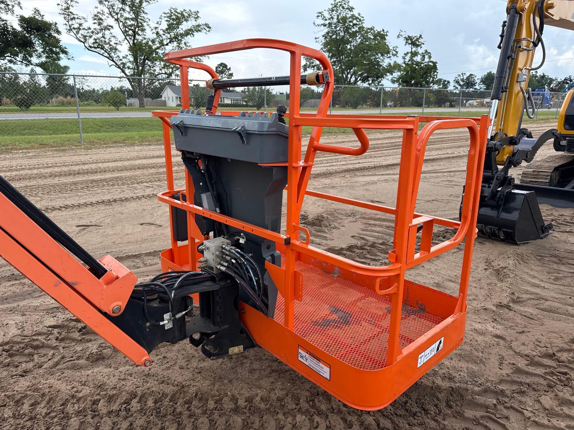 2018 JLG M600JP