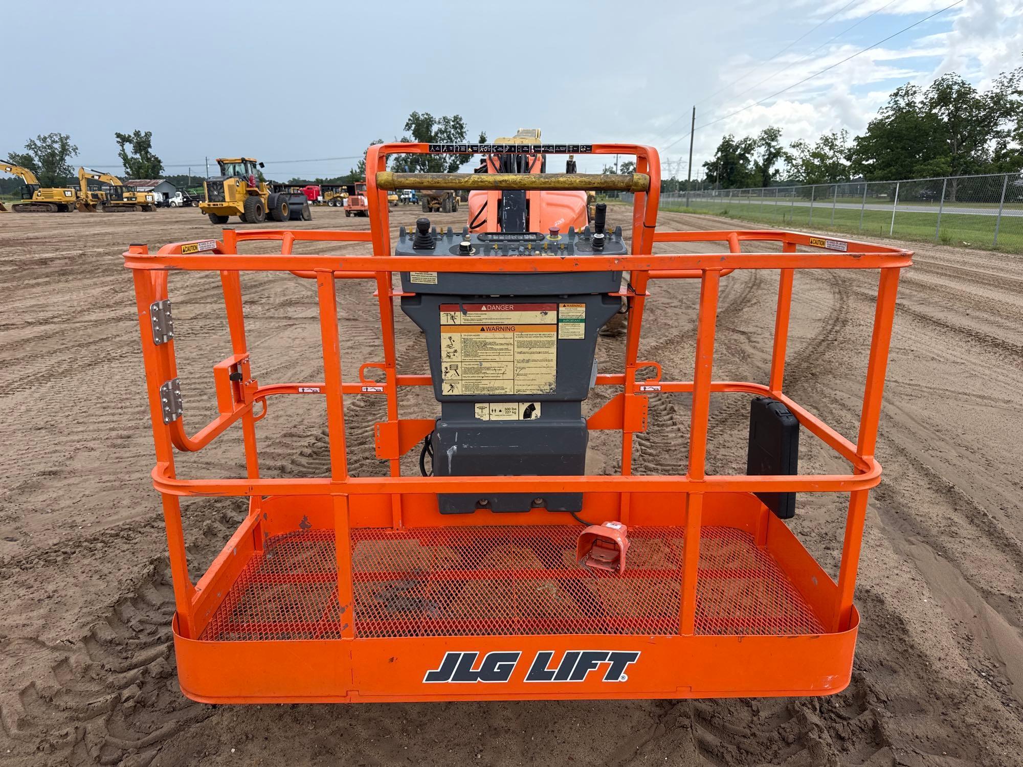 2018 JLG M600JP