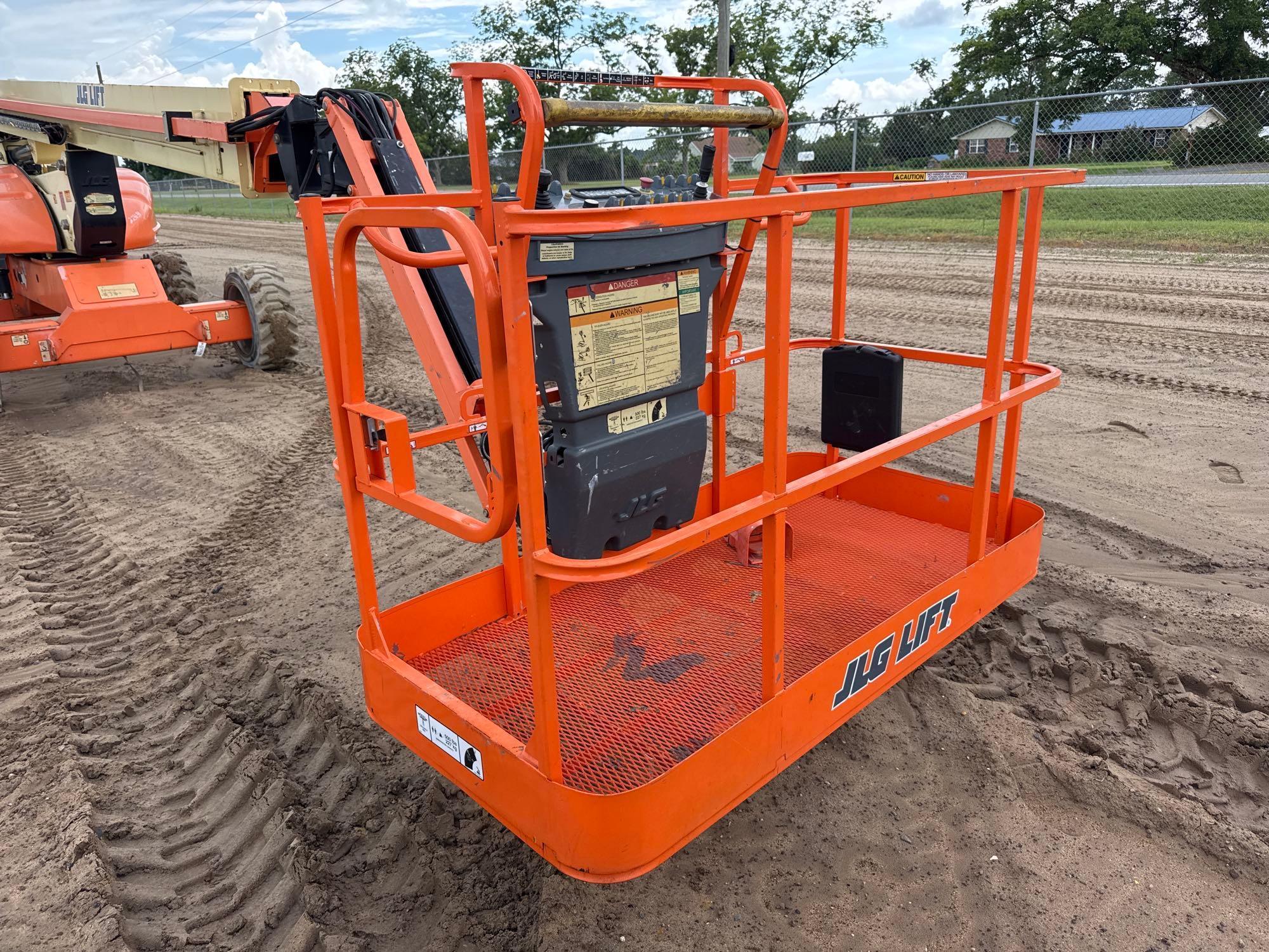 2018 JLG M600JP