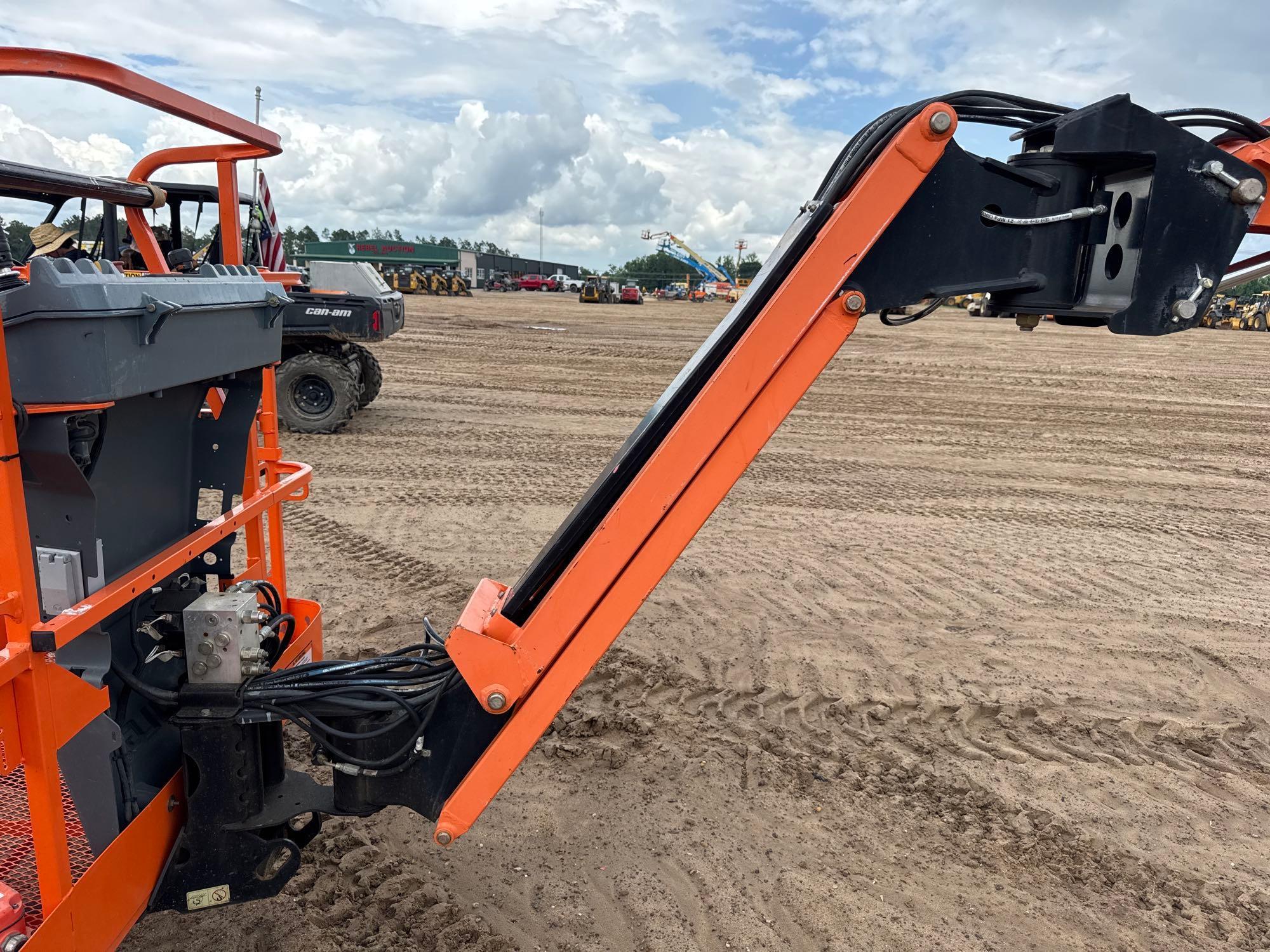 2018 JLG M600JP